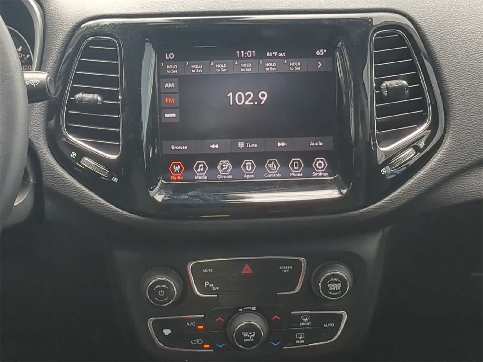 Thumbnail: 2019 Jeep Compass - 17