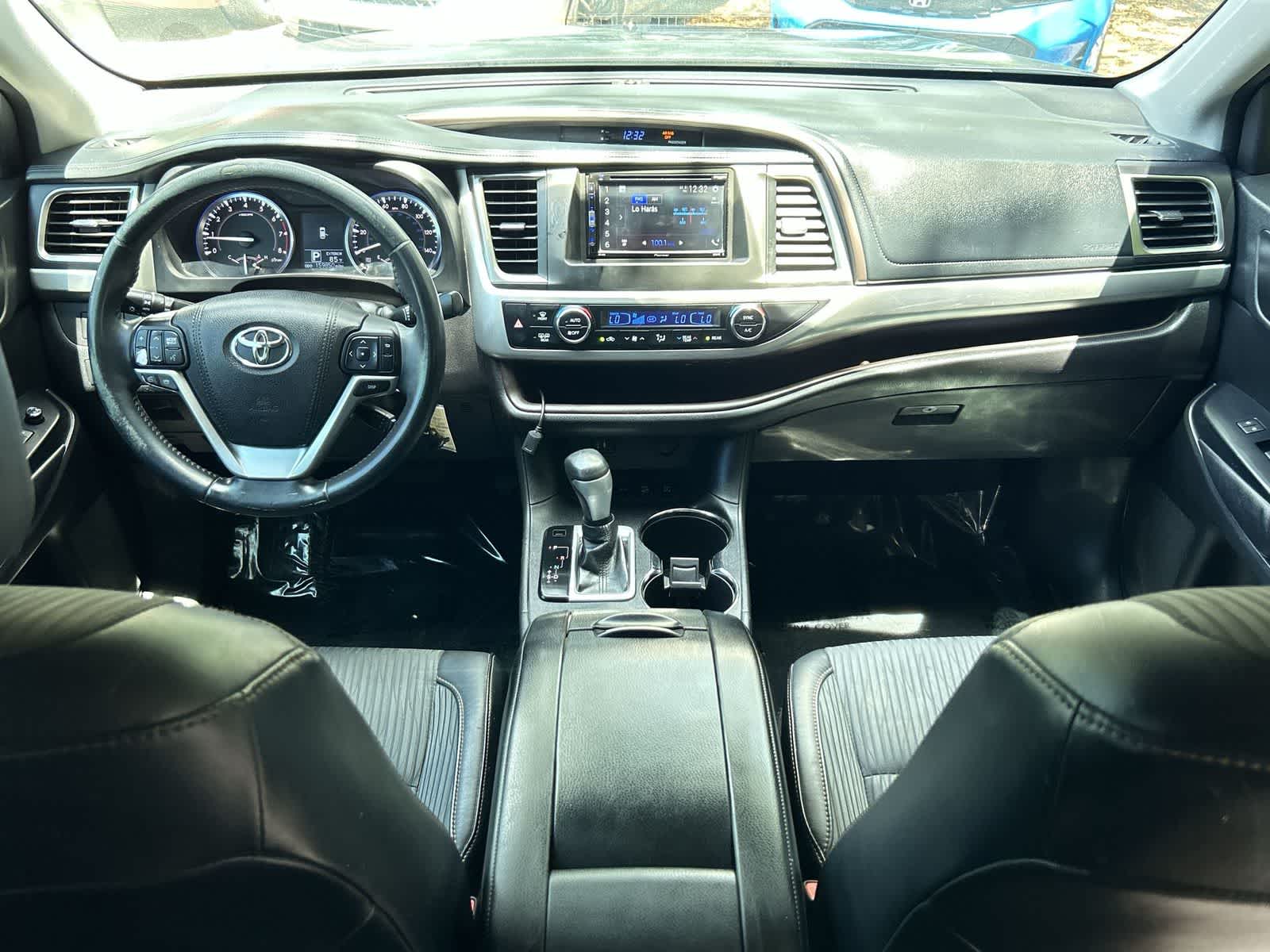 Thumbnail: 2015 Toyota Highlander - 15
