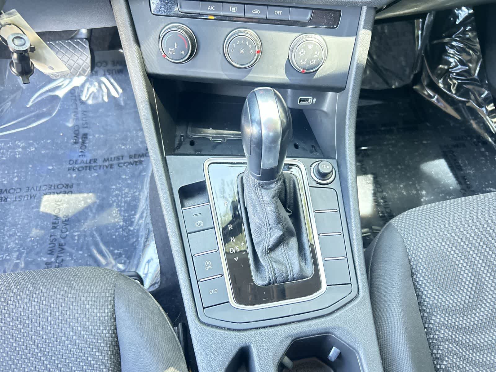Thumbnail: 2019 Volkswagen Jetta - 18