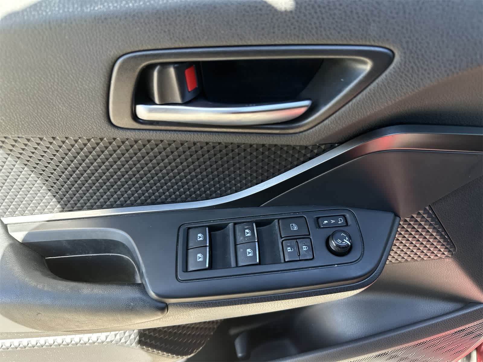 Thumbnail: 2018 Toyota C-HR - 7