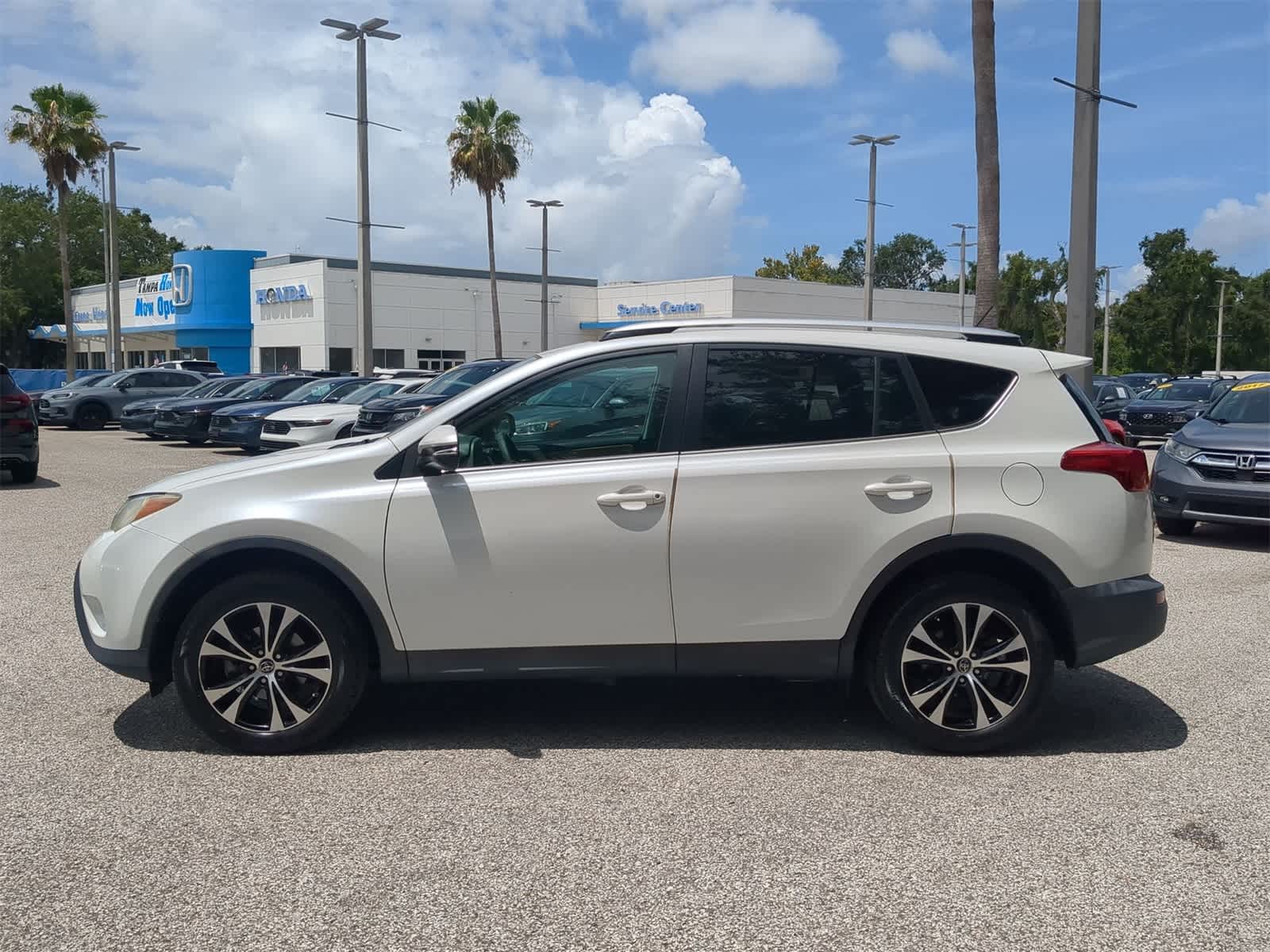 Thumbnail: 2015 Toyota RAV4 - 3