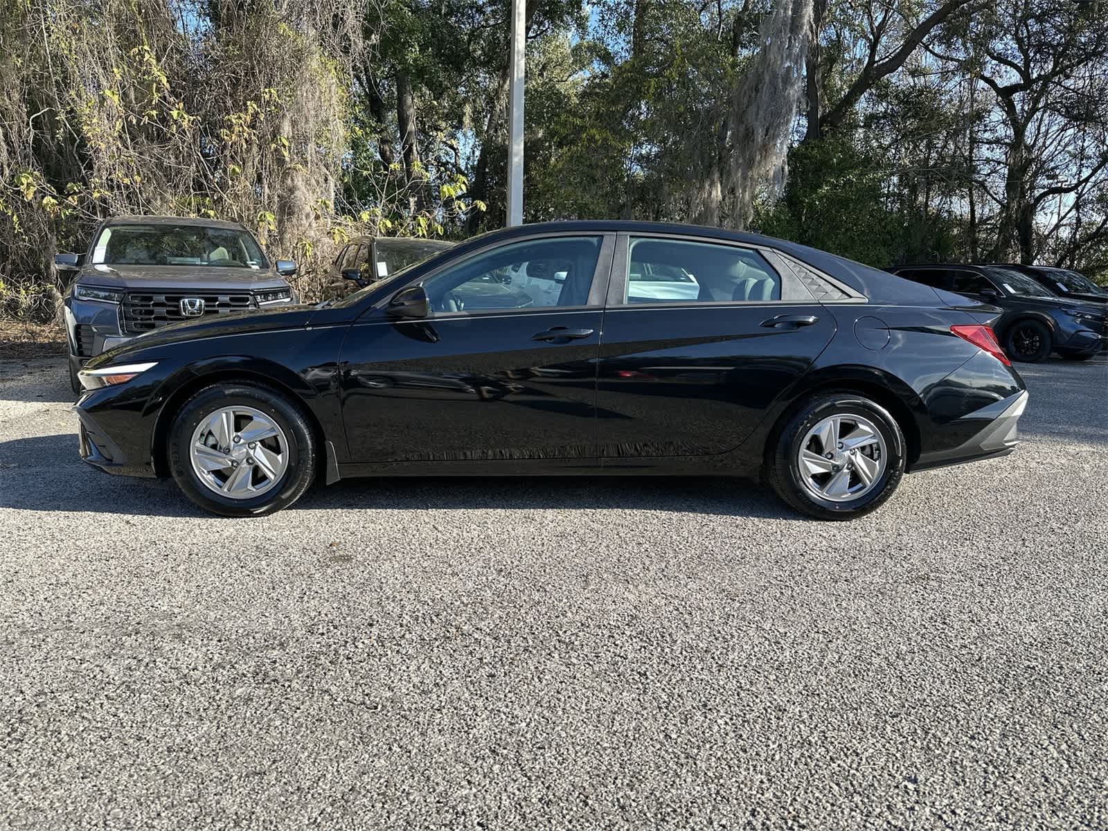 Thumbnail: 2024 Hyundai Elantra - 3