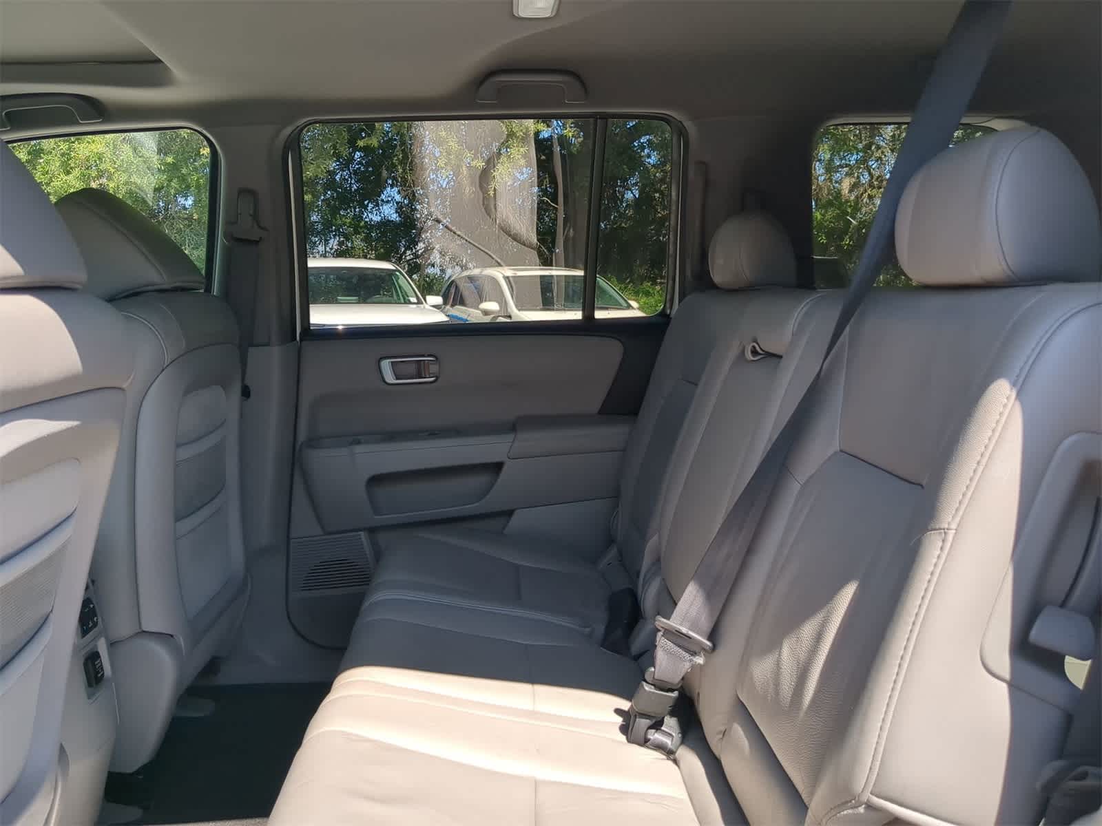 Thumbnail: 2011 Honda Pilot - 14