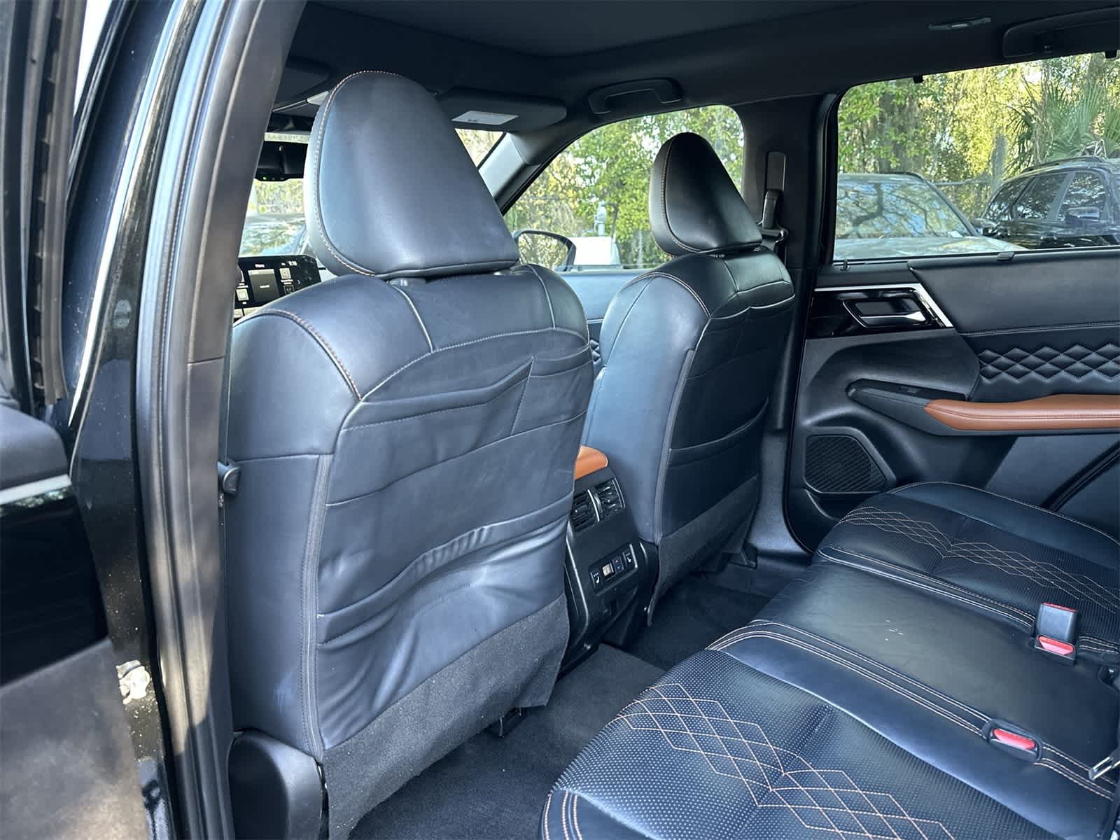 Thumbnail: 2022 Mitsubishi Outlander - 11