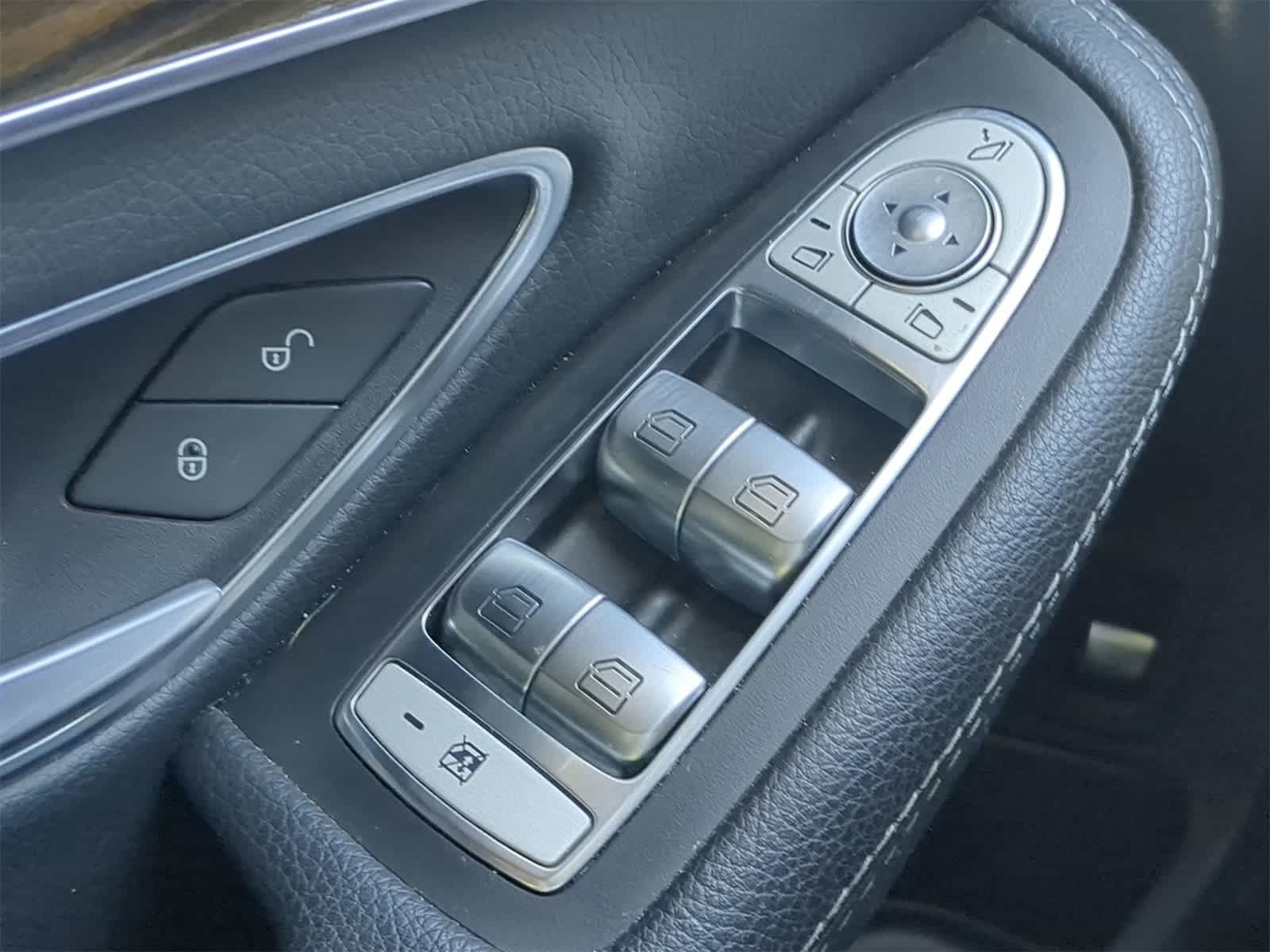Thumbnail: 2018 Mercedes-Benz C-Class - 22