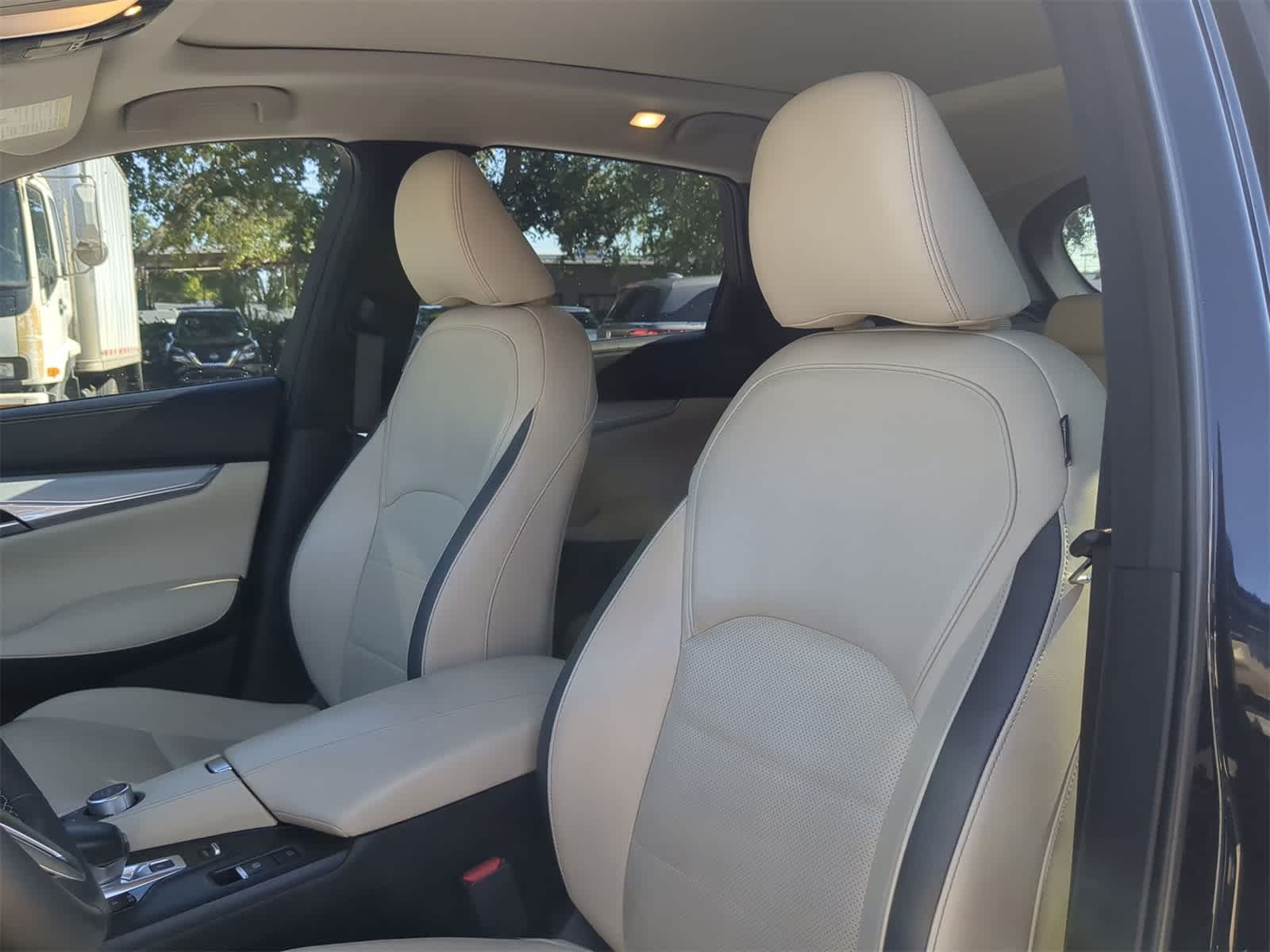 2019 INFINITI QX50 Essential 8