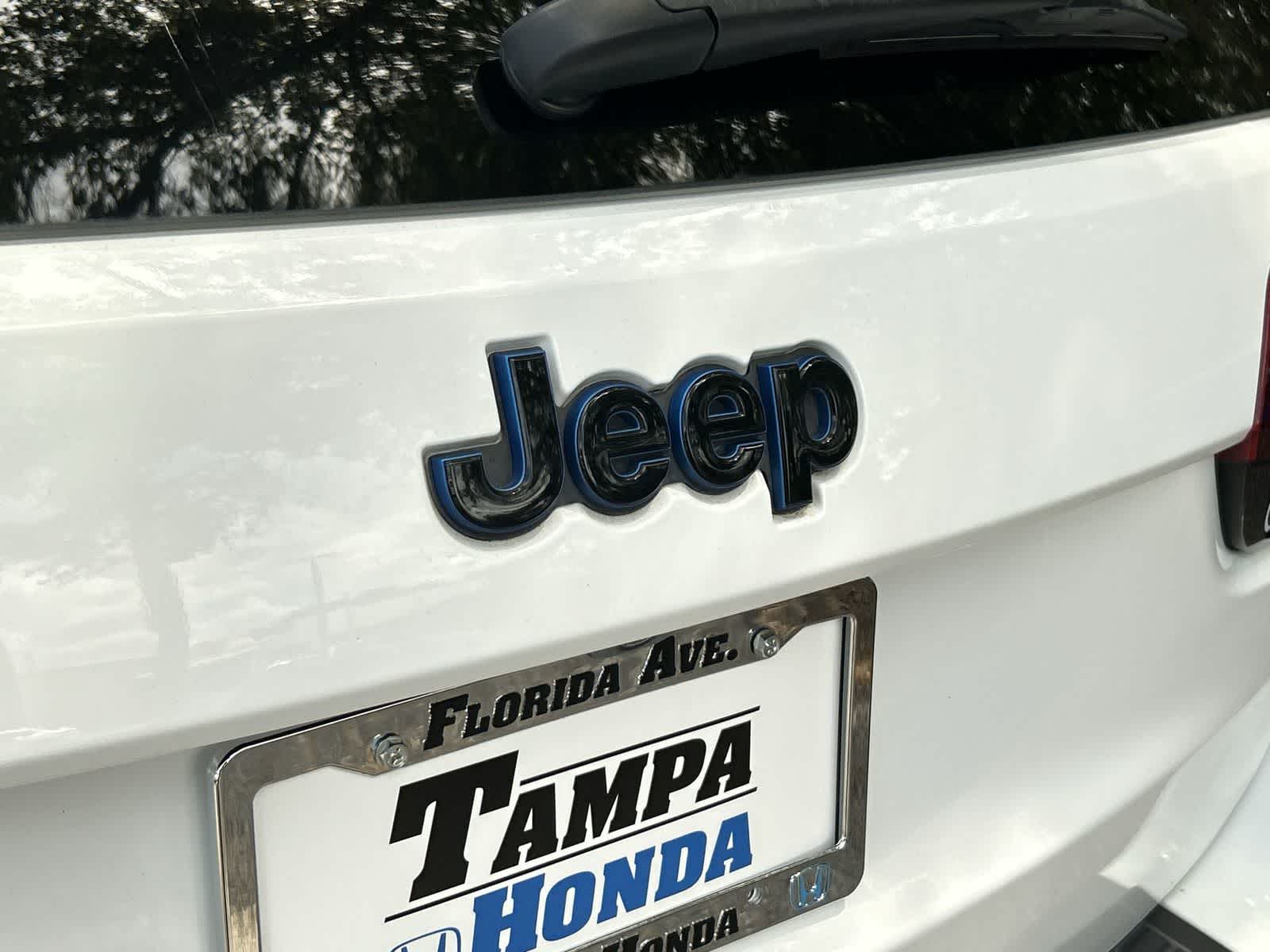 Thumbnail: 2019 Jeep Grand Cherokee - 8