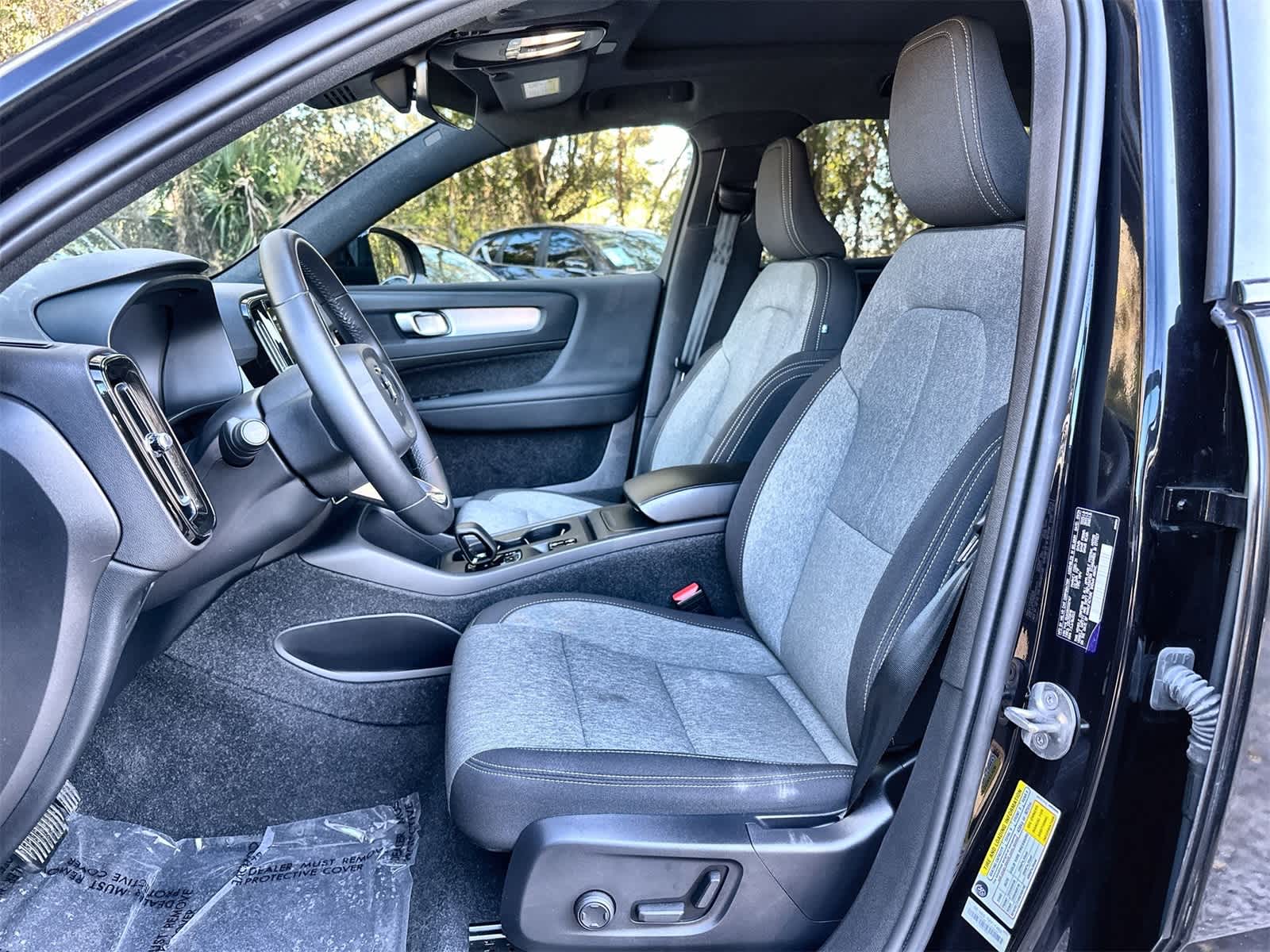 Thumbnail: 2024 Volvo XC40 - 11