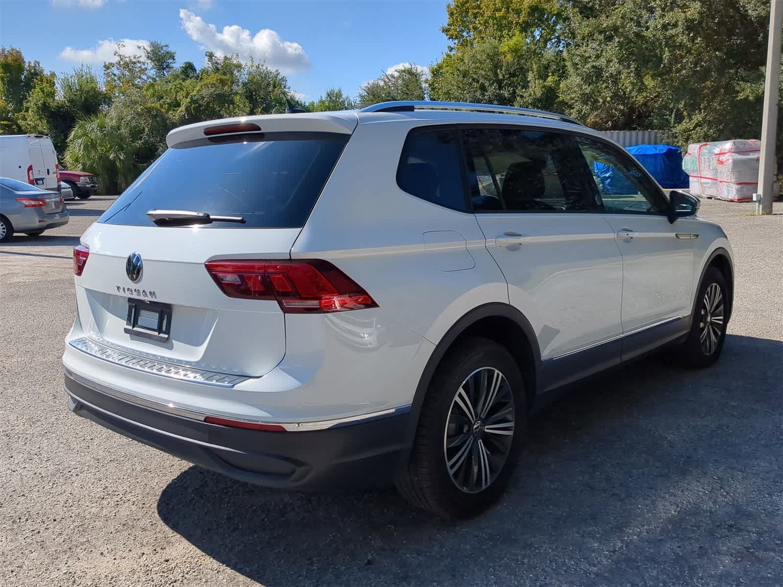 Thumbnail: 2024 Volkswagen Tiguan - 6