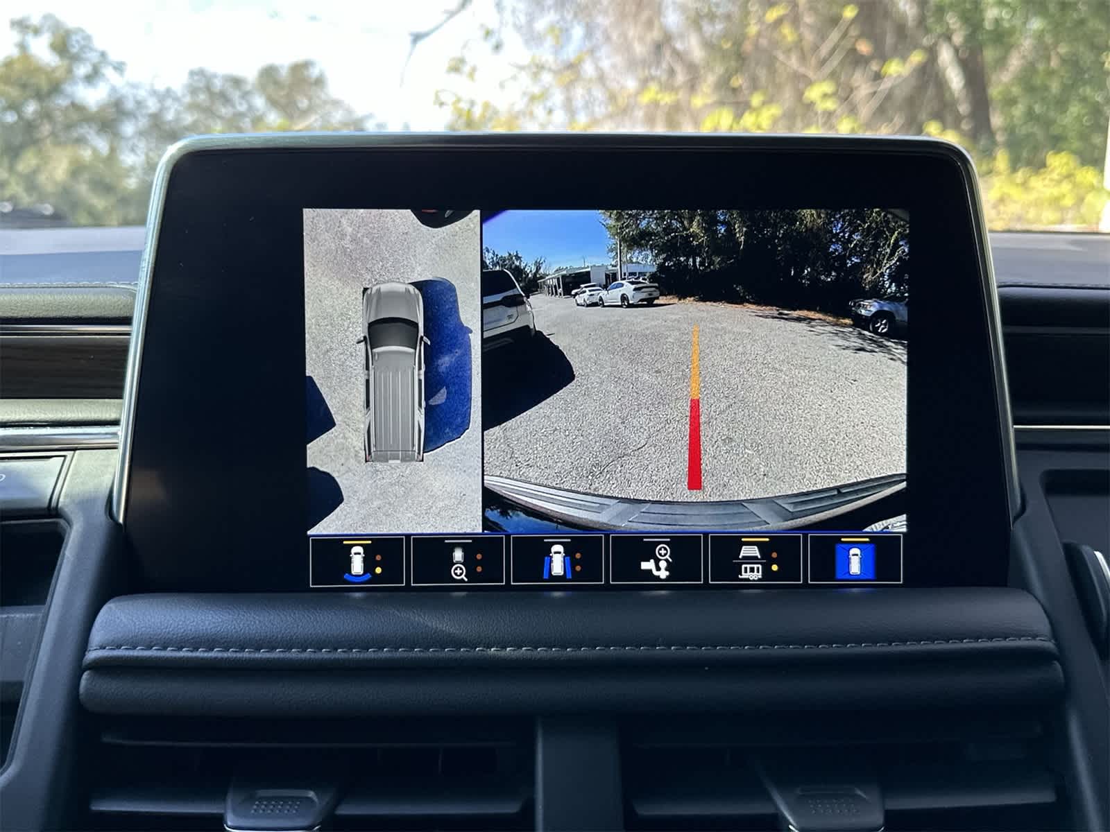 Thumbnail: 2022 Chevrolet Tahoe - 20