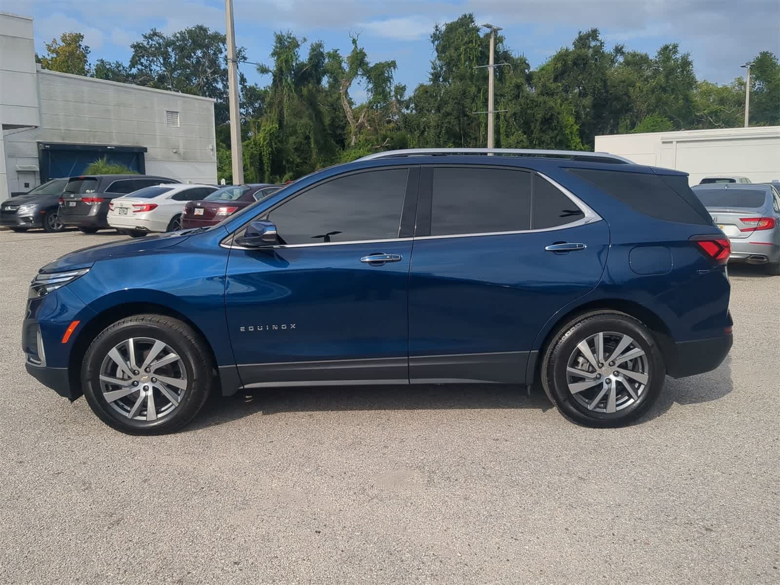 Thumbnail: 2022 Chevrolet Equinox - 3