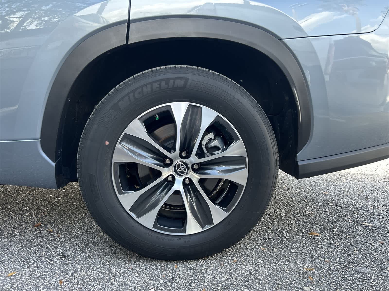 Thumbnail: 2023 Toyota Highlander - 8