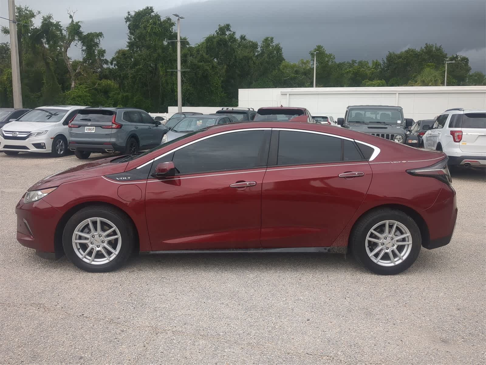 Thumbnail: 2017 Chevrolet Volt - 3