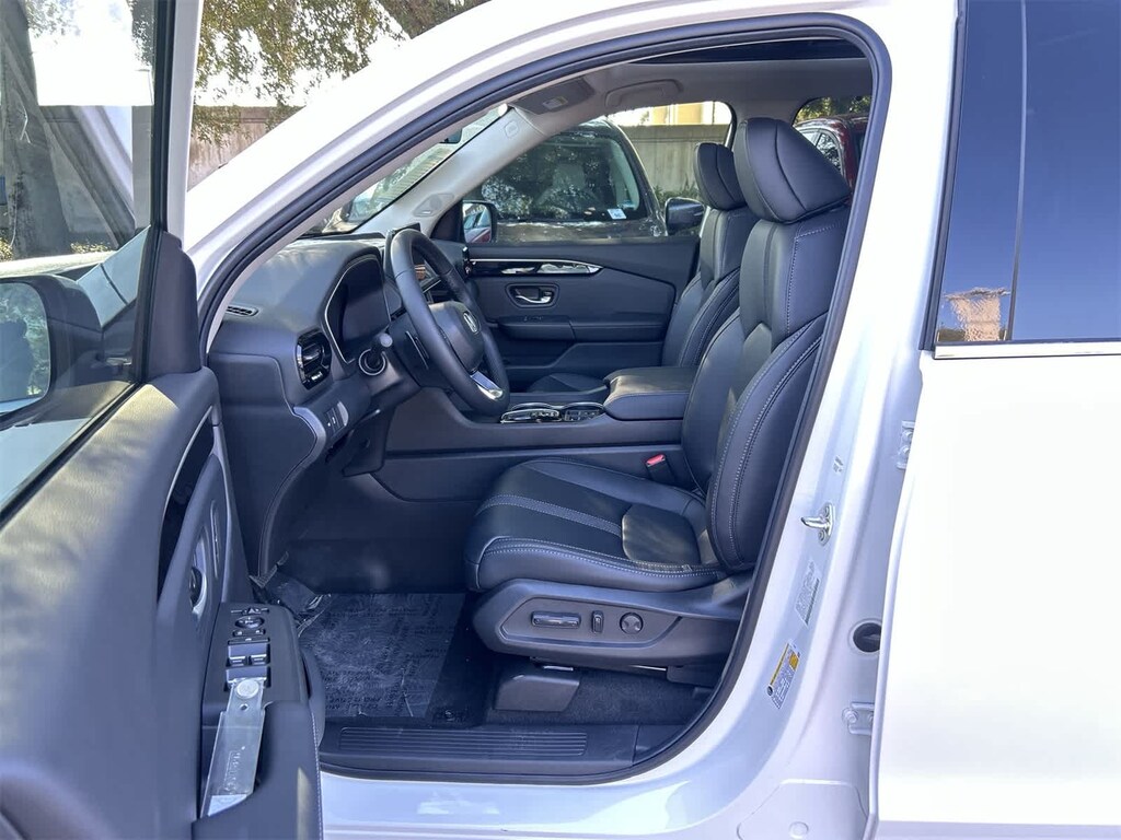 New 2025 Honda Pilot Touring SUV