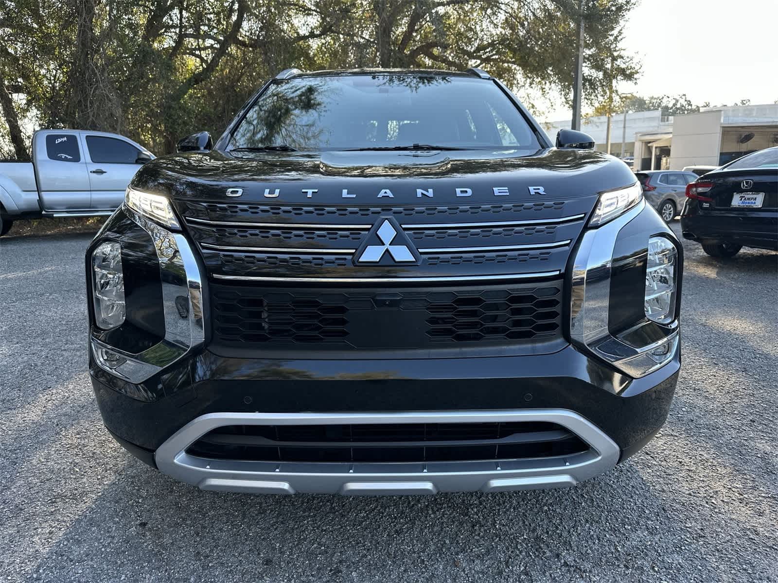 Thumbnail: 2022 Mitsubishi Outlander - 6