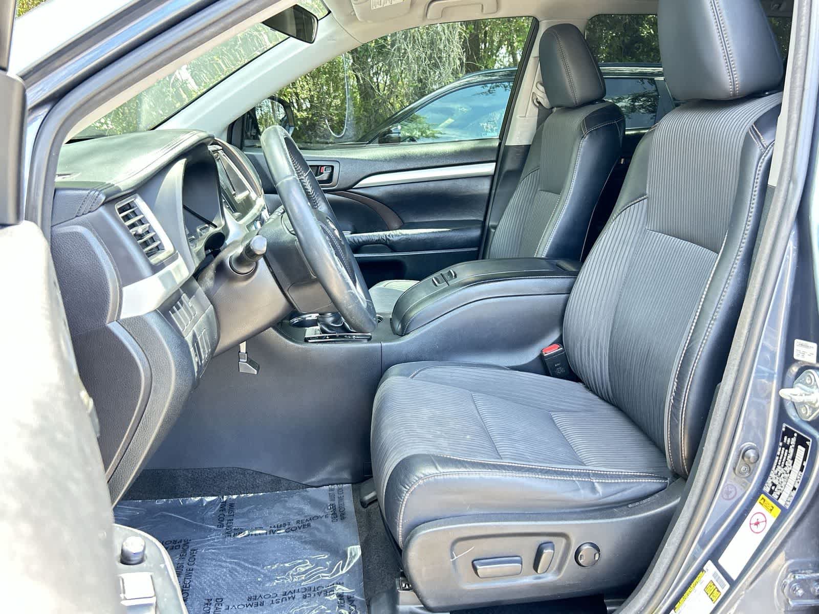 Thumbnail: 2015 Toyota Highlander - 11
