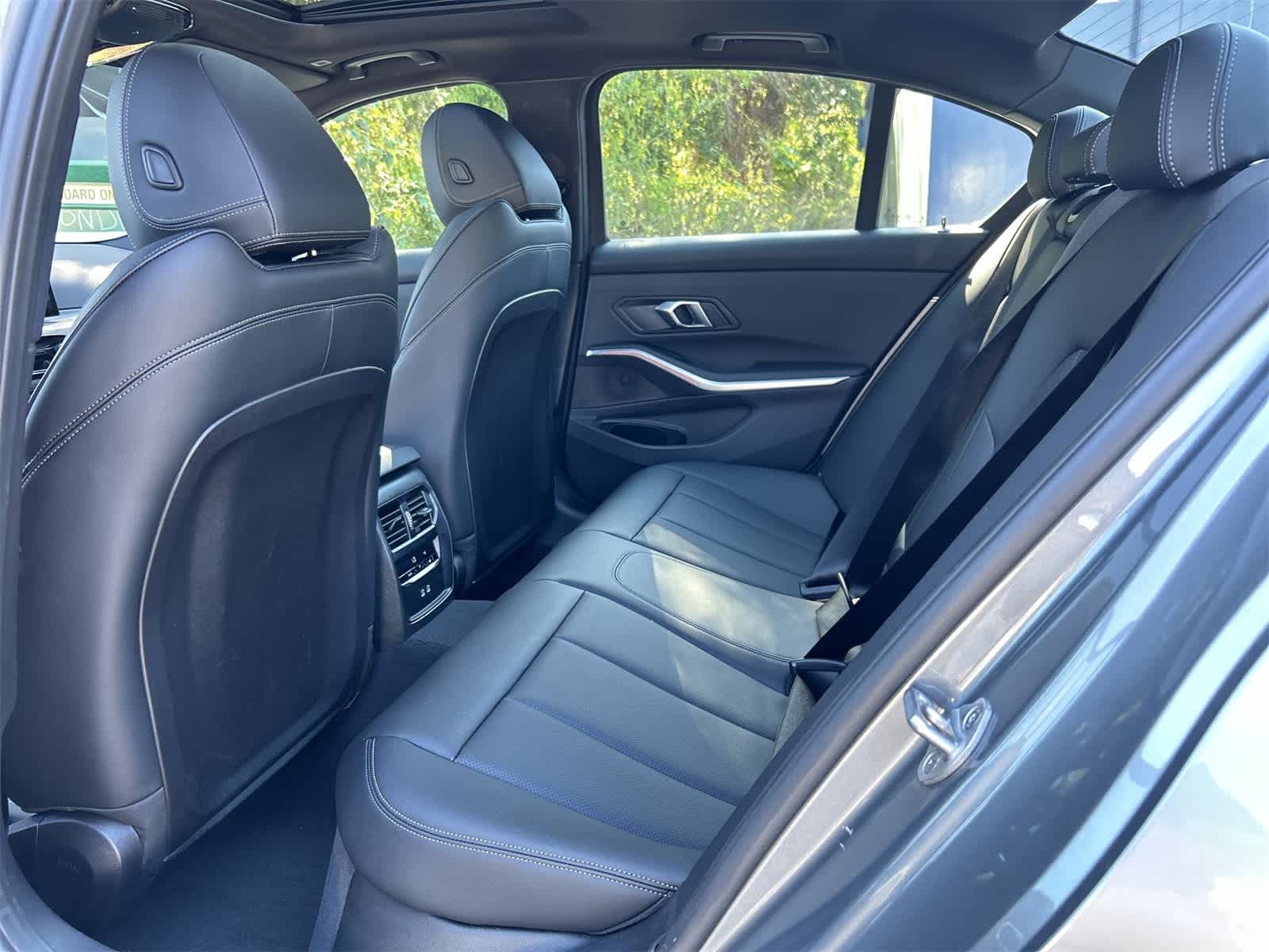 Thumbnail: 2025 BMW 3 Series - 13