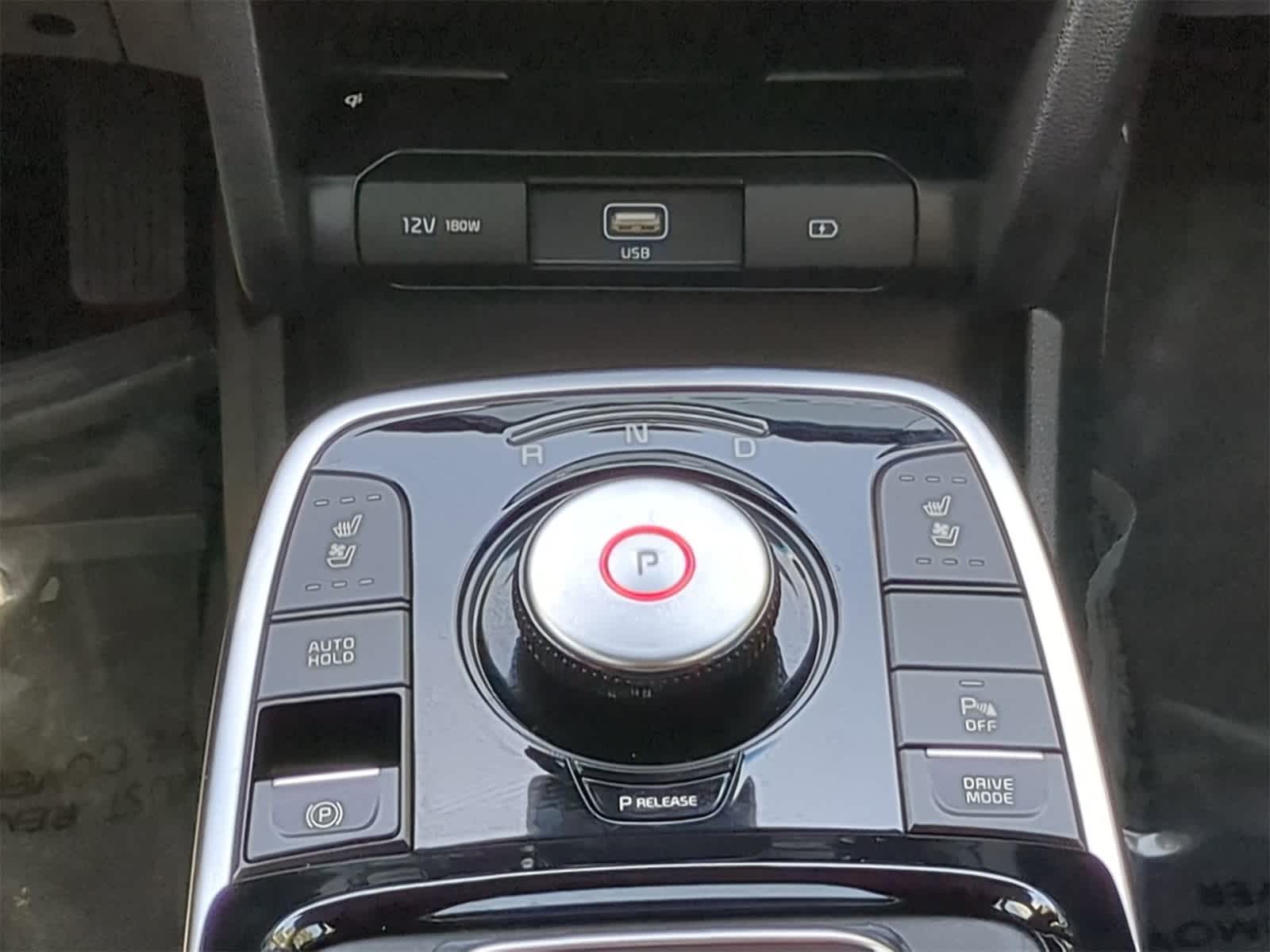 Thumbnail: 2020 Kia Niro - 18