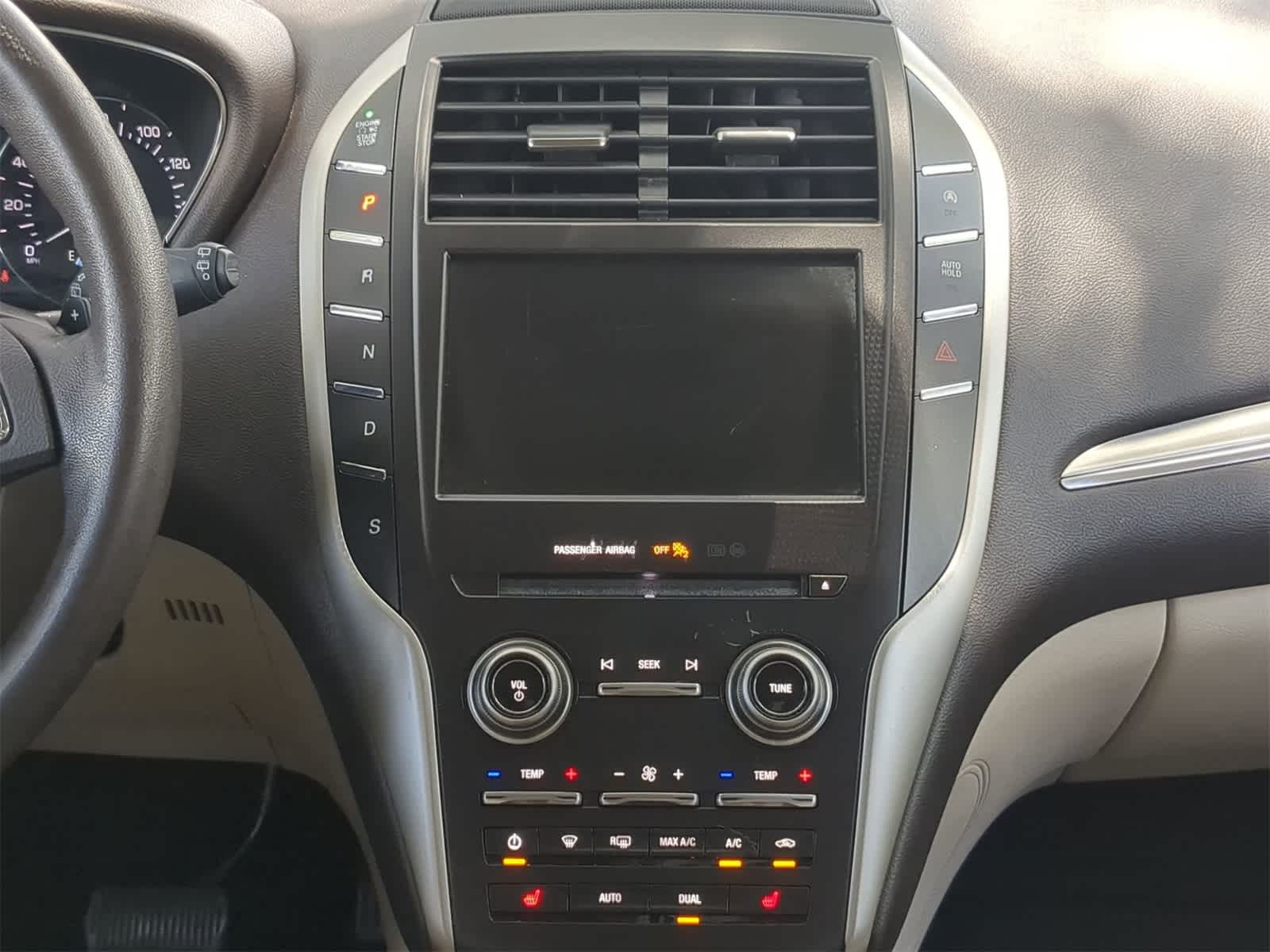 Thumbnail: 2019 Lincoln MKC - 17