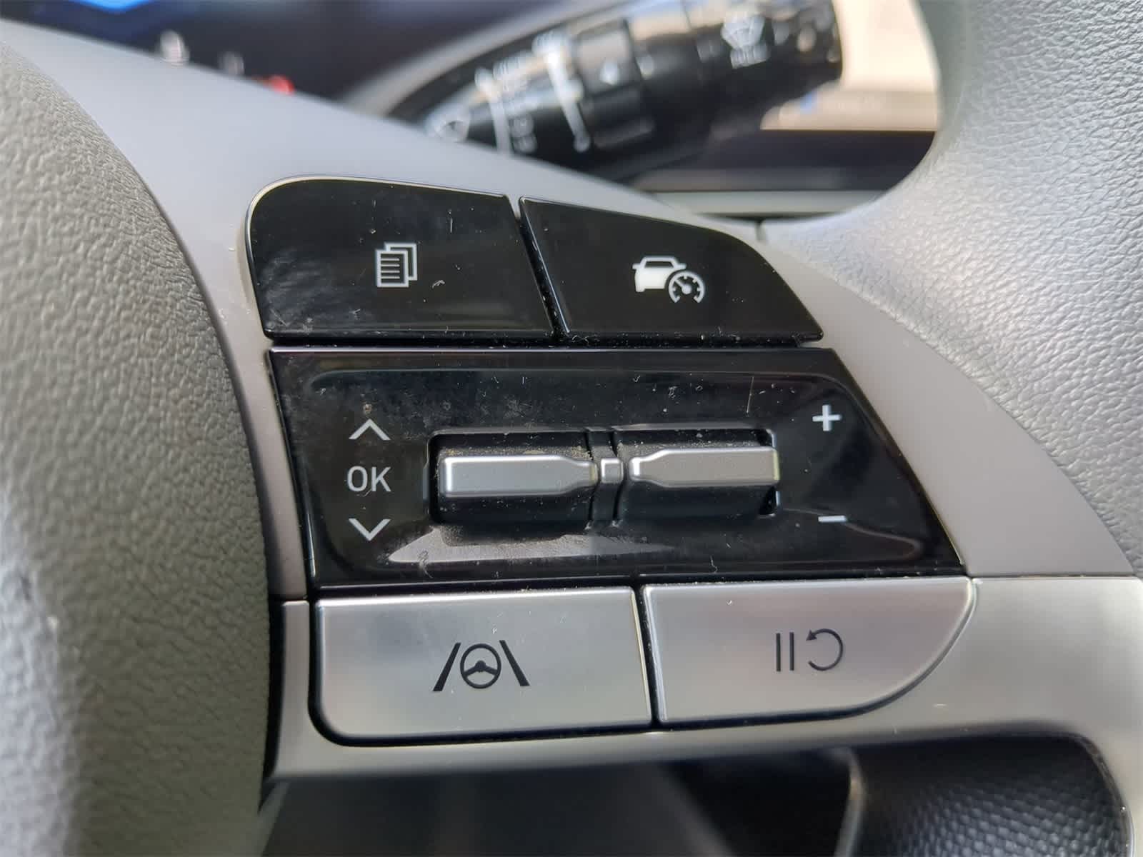 Thumbnail: 2024 Hyundai Elantra - 24
