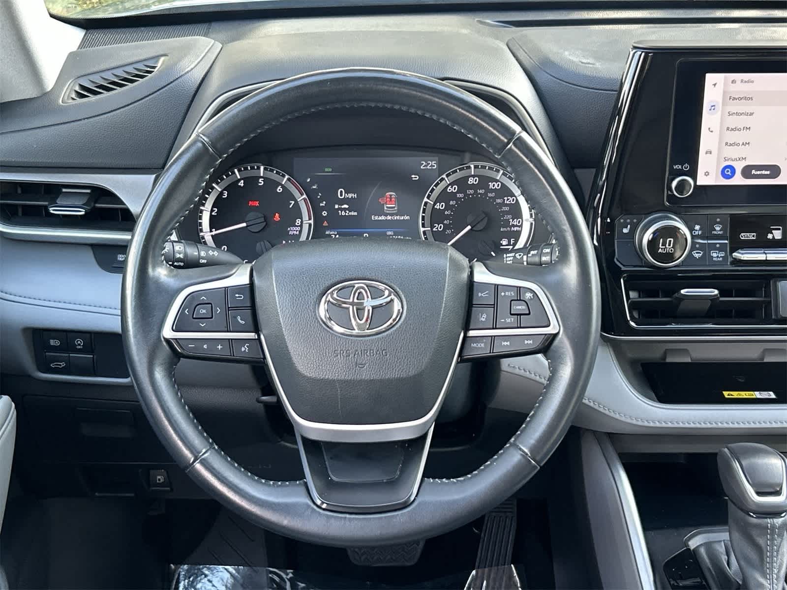 Thumbnail: 2023 Toyota Highlander - 15