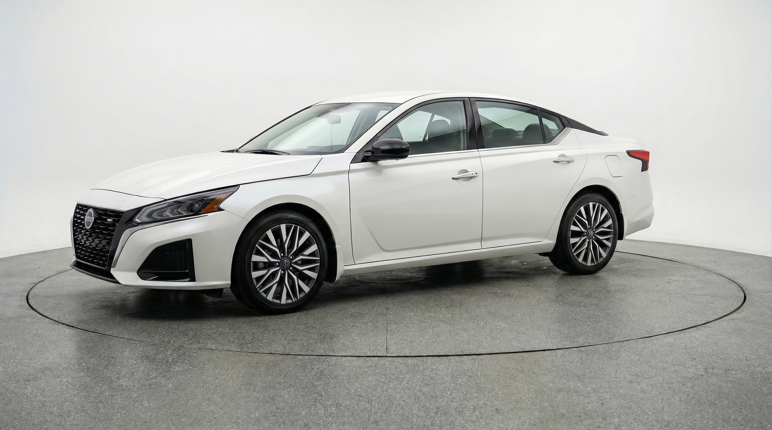 Thumbnail: 2025 Nissan Altima - 3