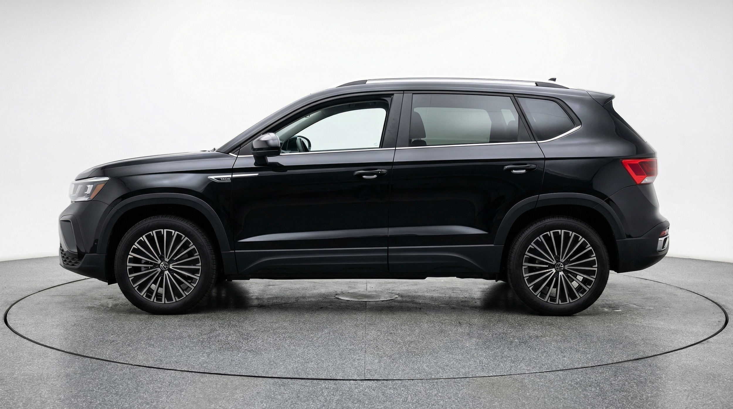 Thumbnail: 2025 Volkswagen Taos - 4