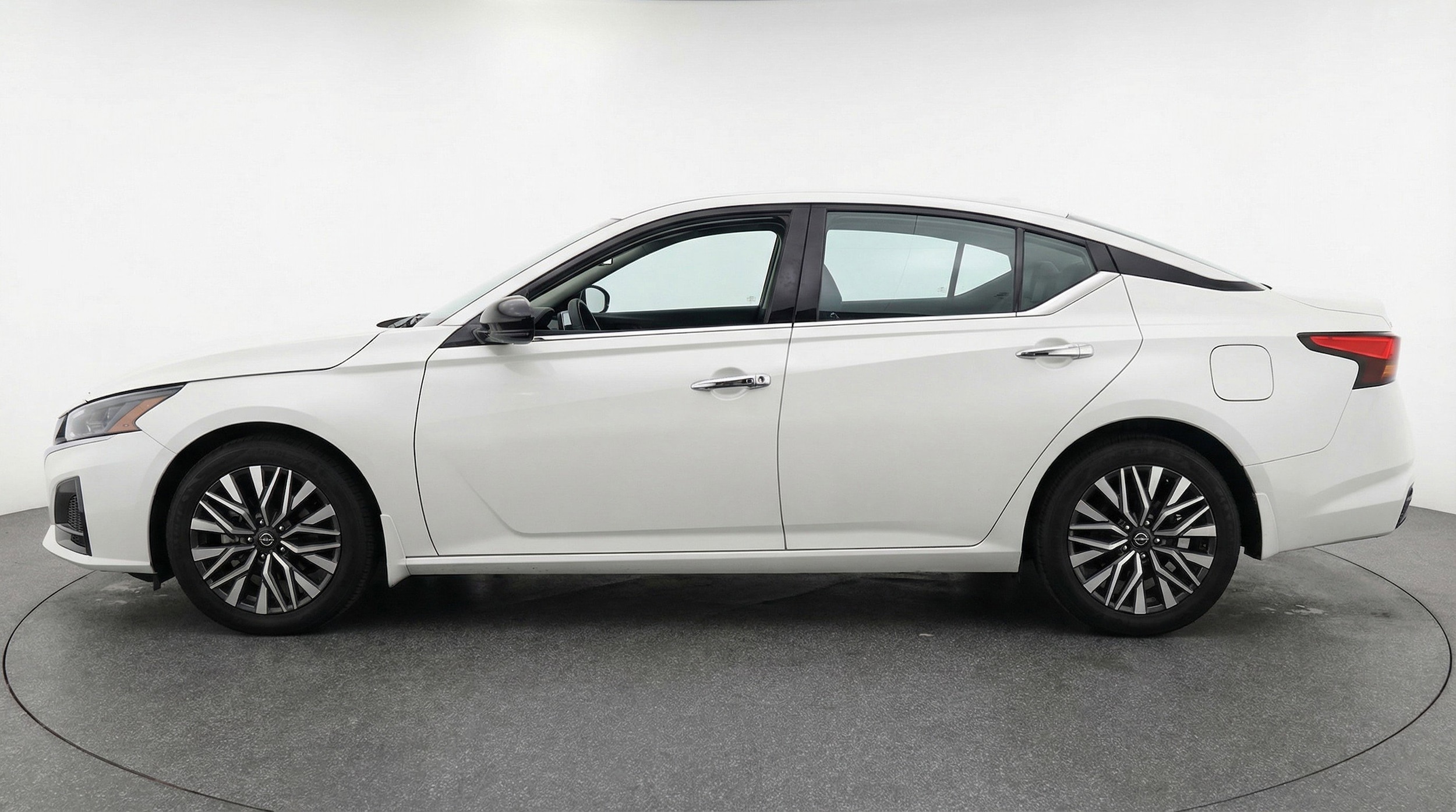 Thumbnail: 2025 Nissan Altima - 5