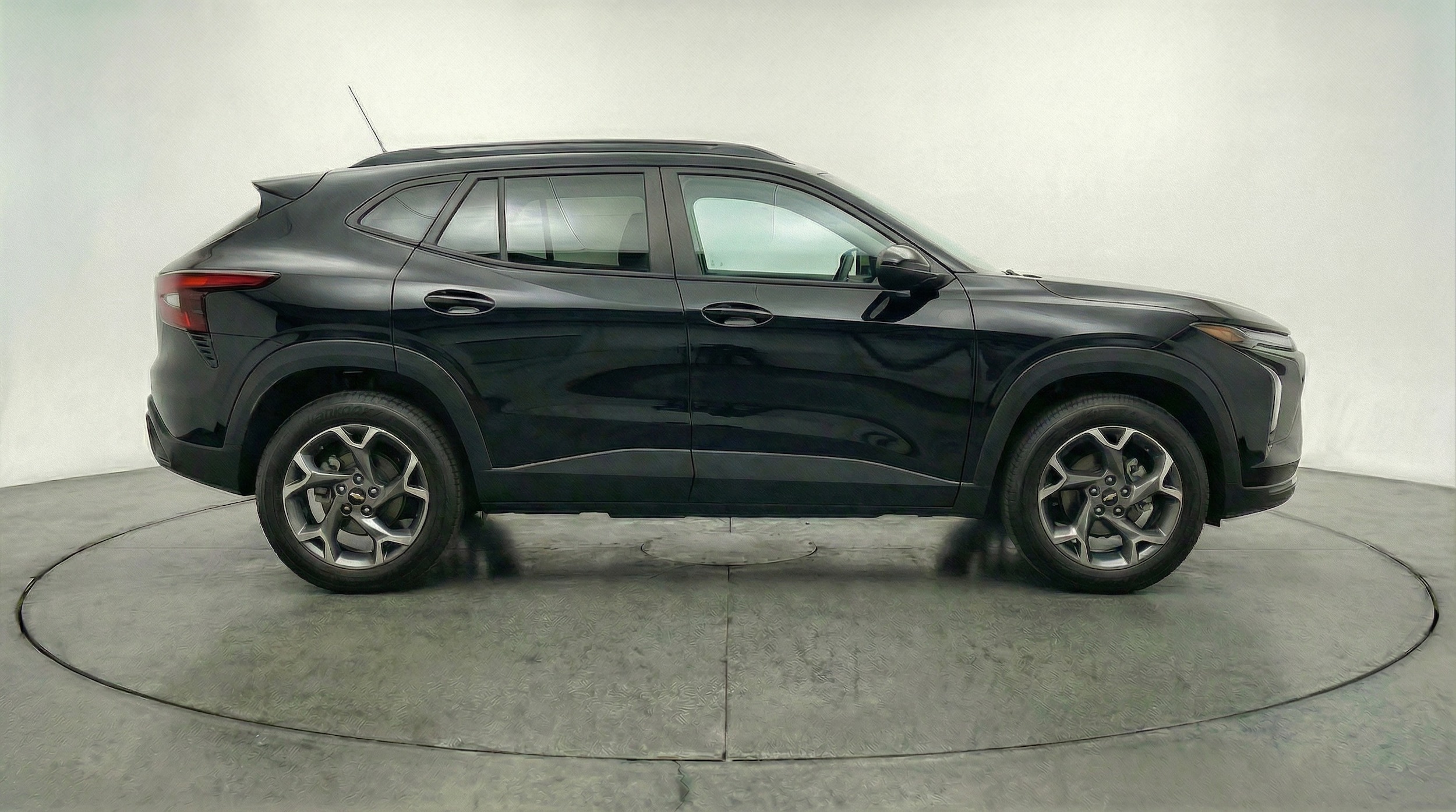 Thumbnail: 2025 Chevrolet Trax - 8