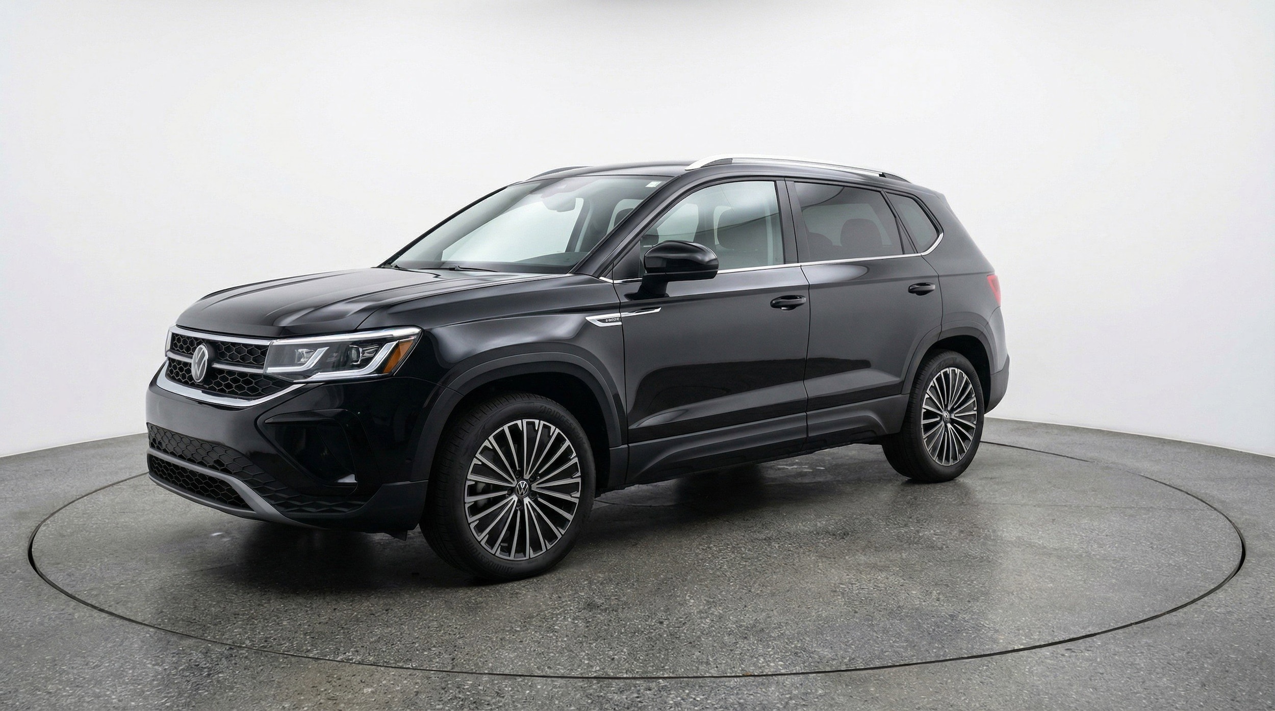 Thumbnail: 2025 Volkswagen Taos - 3