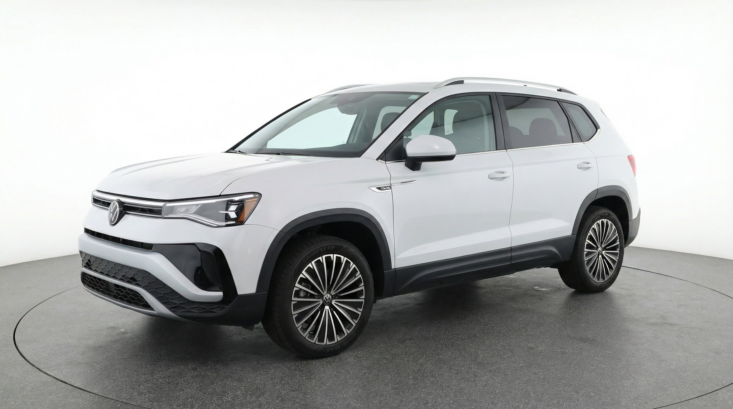 Thumbnail: 2025 Volkswagen Taos - 3