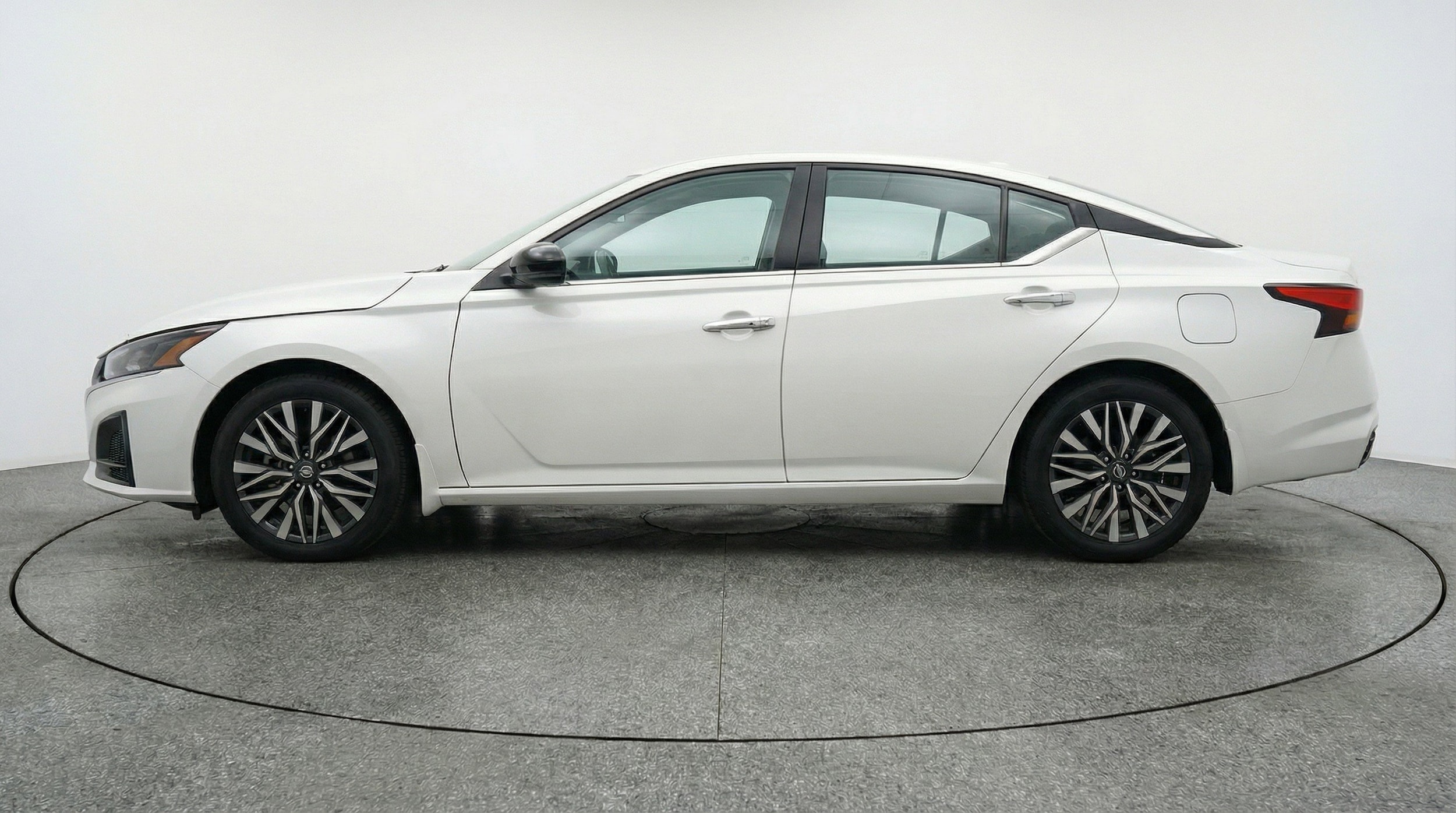 Thumbnail: 2025 Nissan Altima - 5