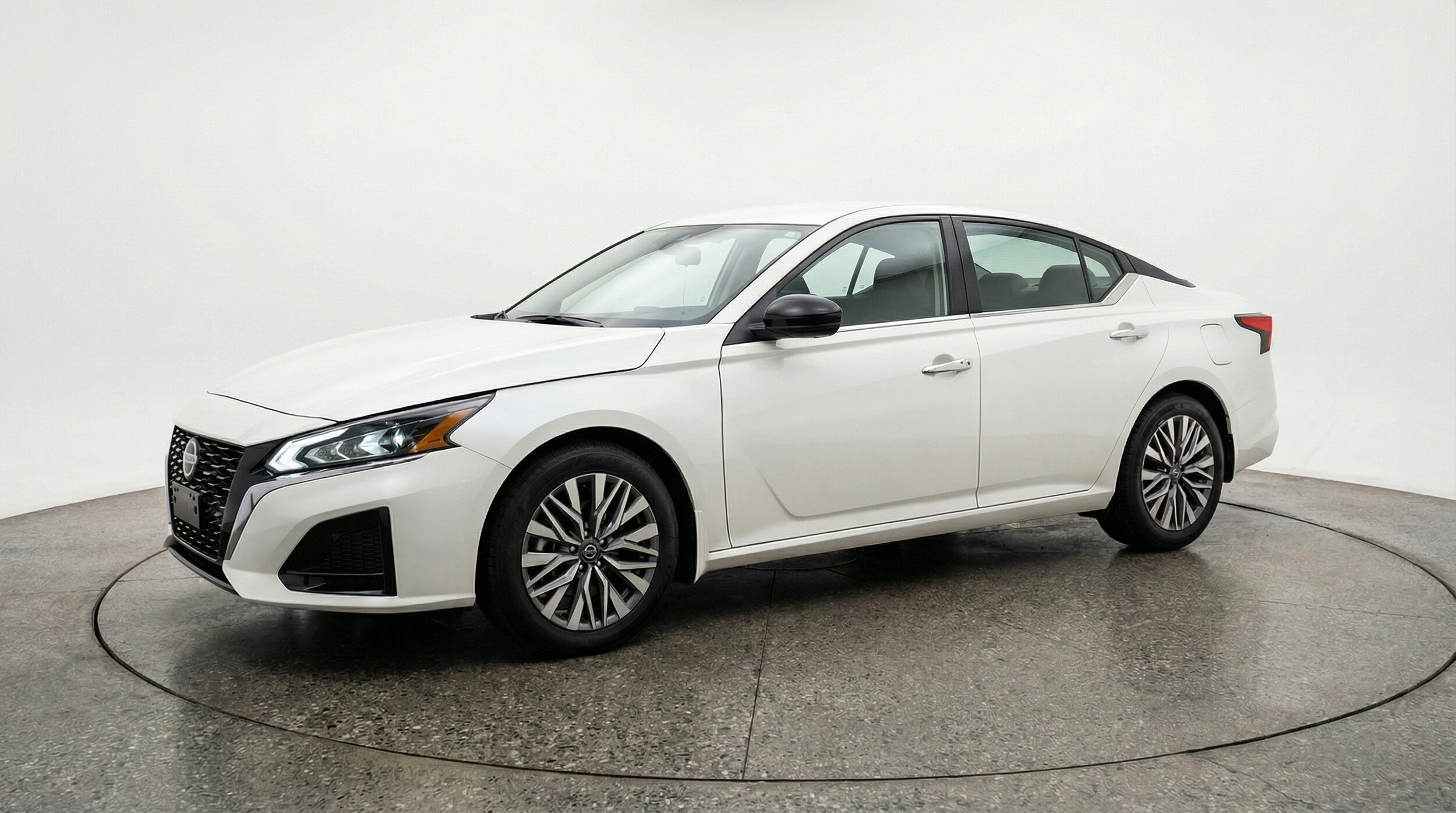 Thumbnail: 2025 Nissan Altima - 3