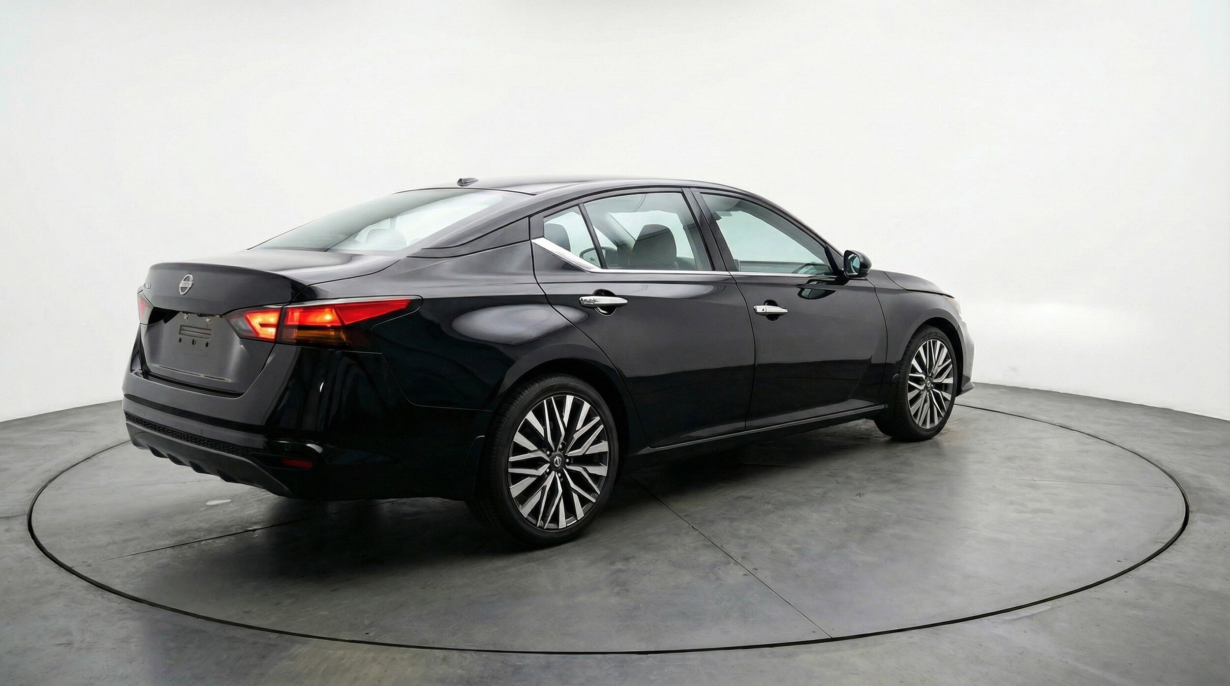 Thumbnail: 2025 Nissan Altima - 9