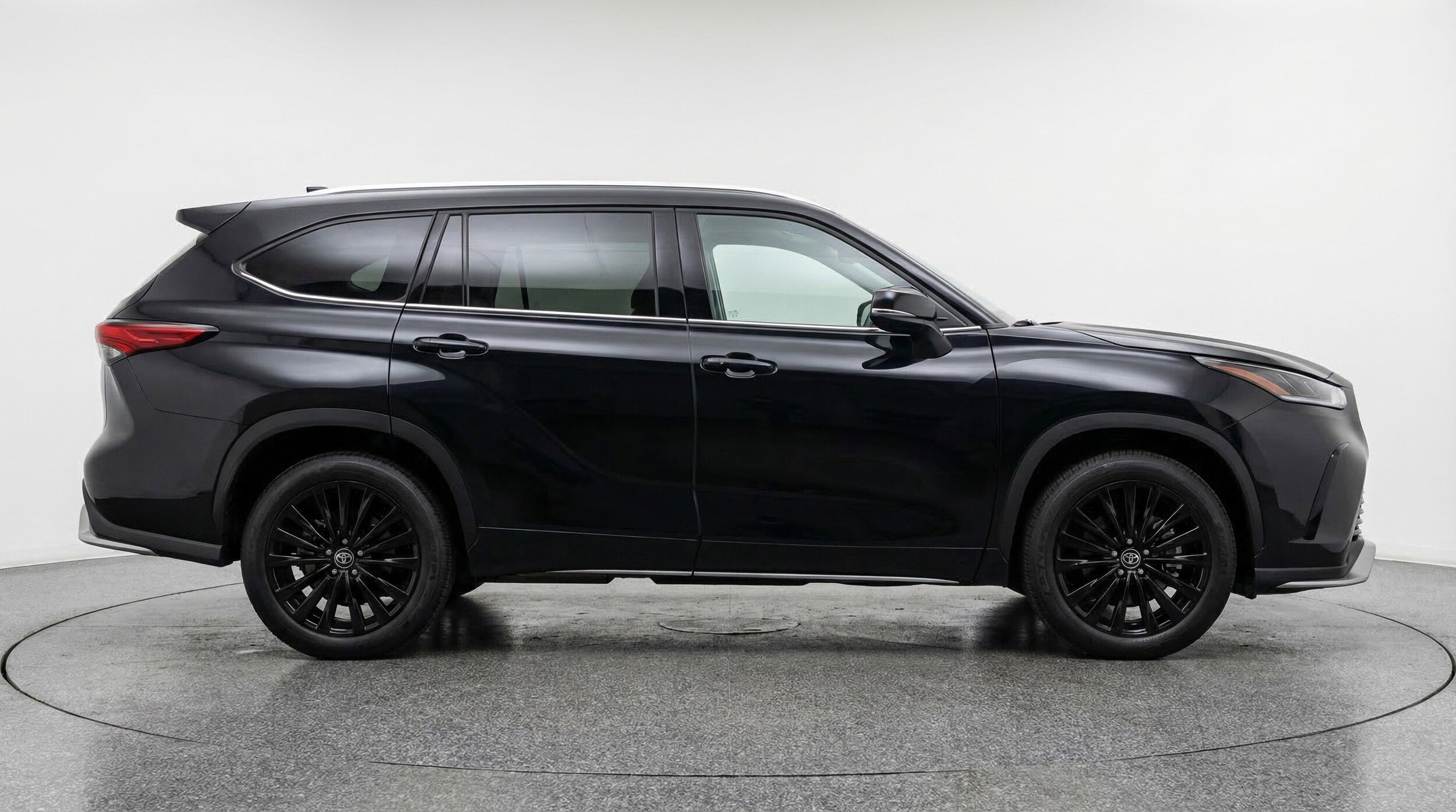 Thumbnail: 2025 Toyota Highlander - 11