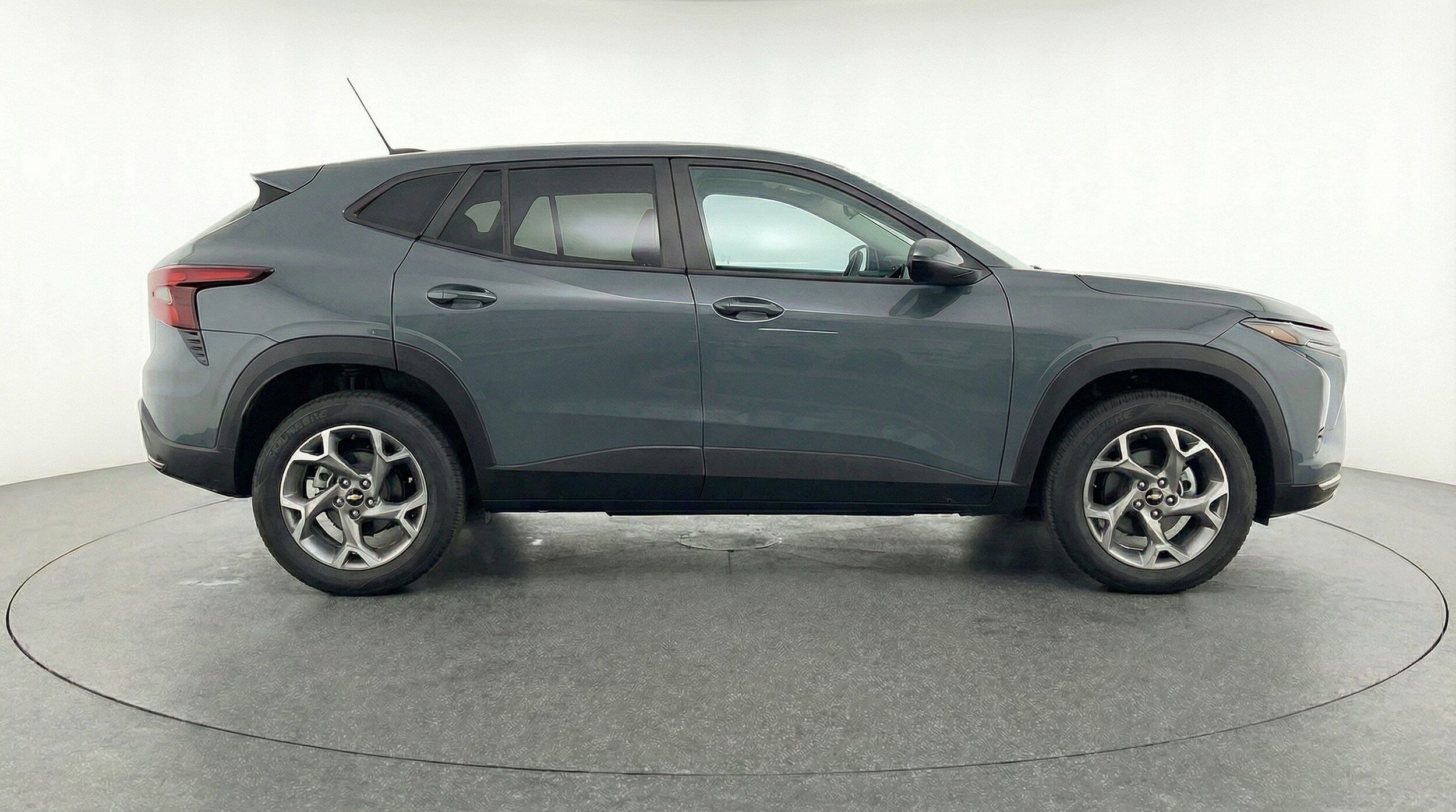 Thumbnail: 2025 Chevrolet Trax - 8