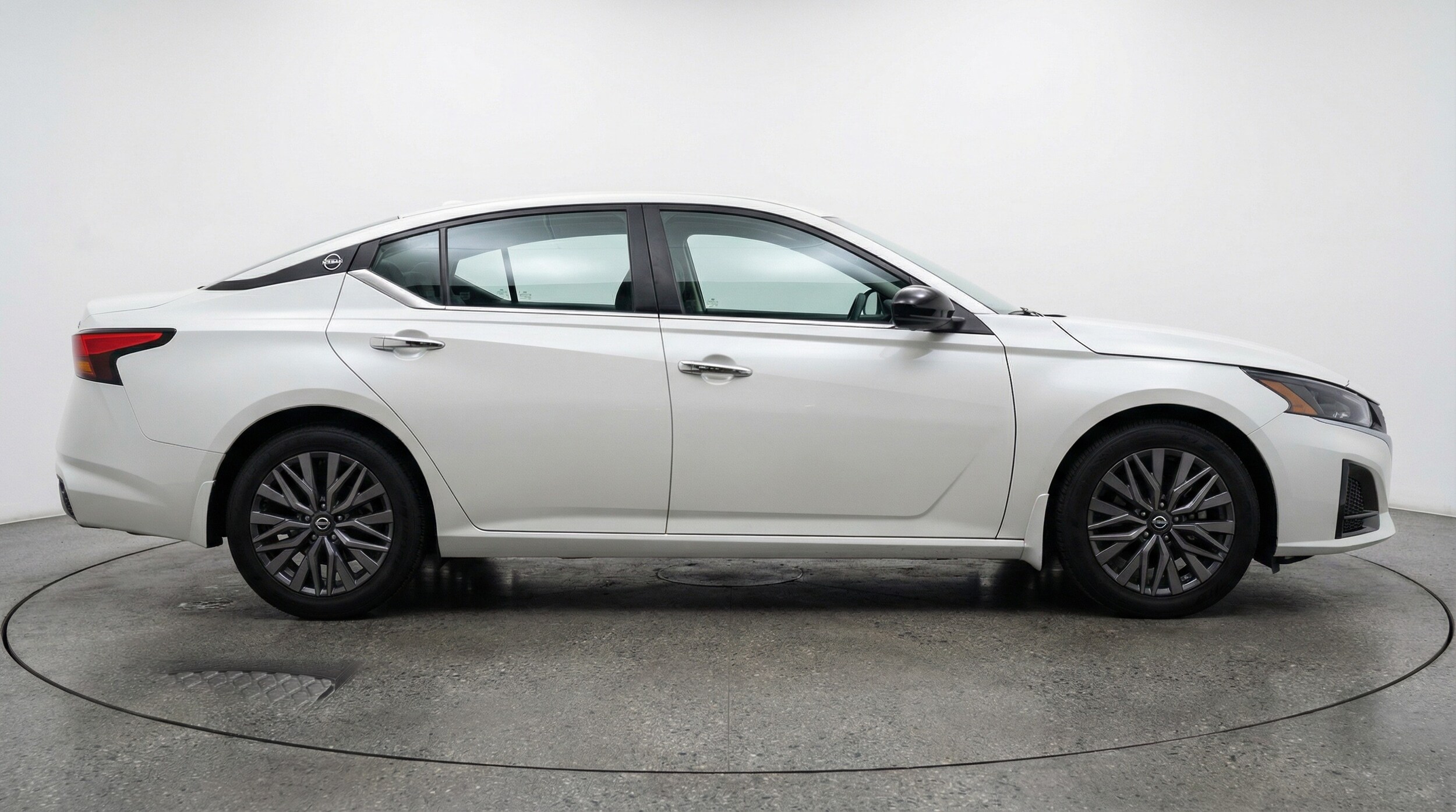 Thumbnail: 2025 Nissan Altima - 8