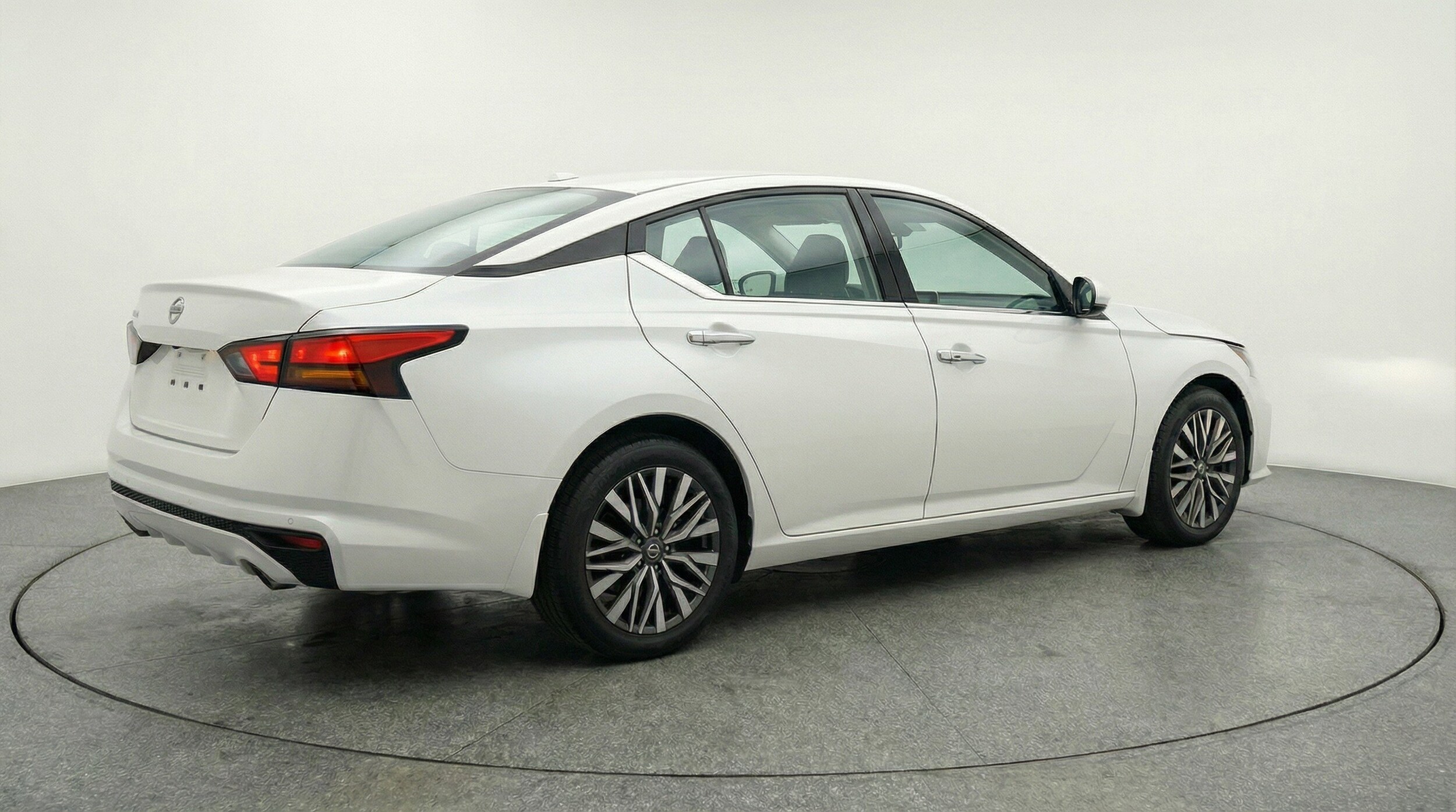 Thumbnail: 2025 Nissan Altima - 9