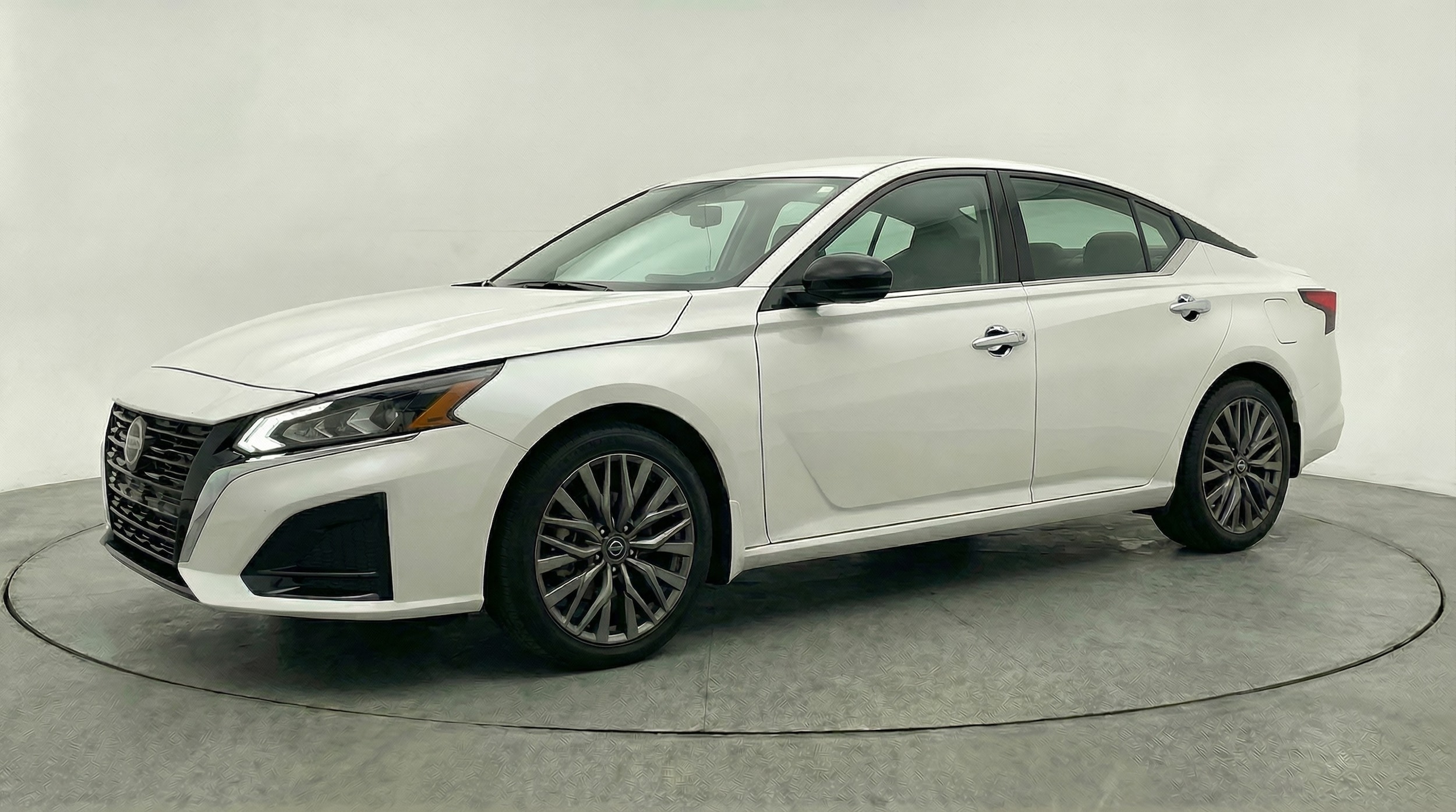 Thumbnail: 2025 Nissan Altima - 3