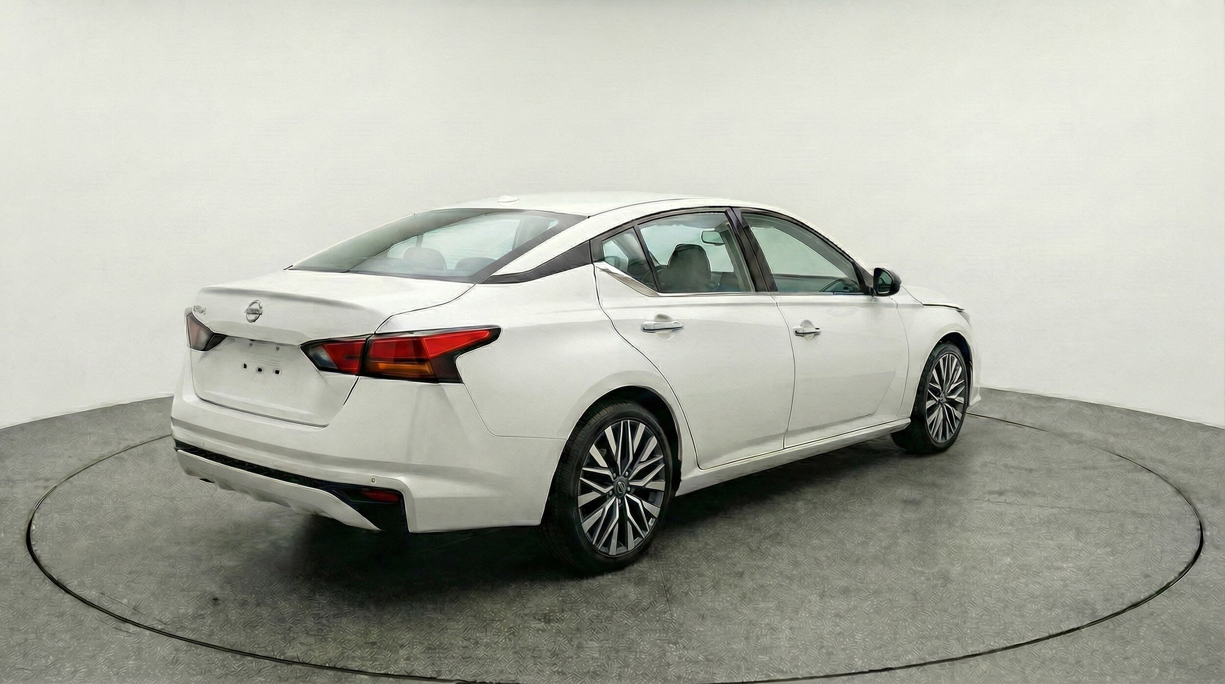 Thumbnail: 2025 Nissan Altima - 9