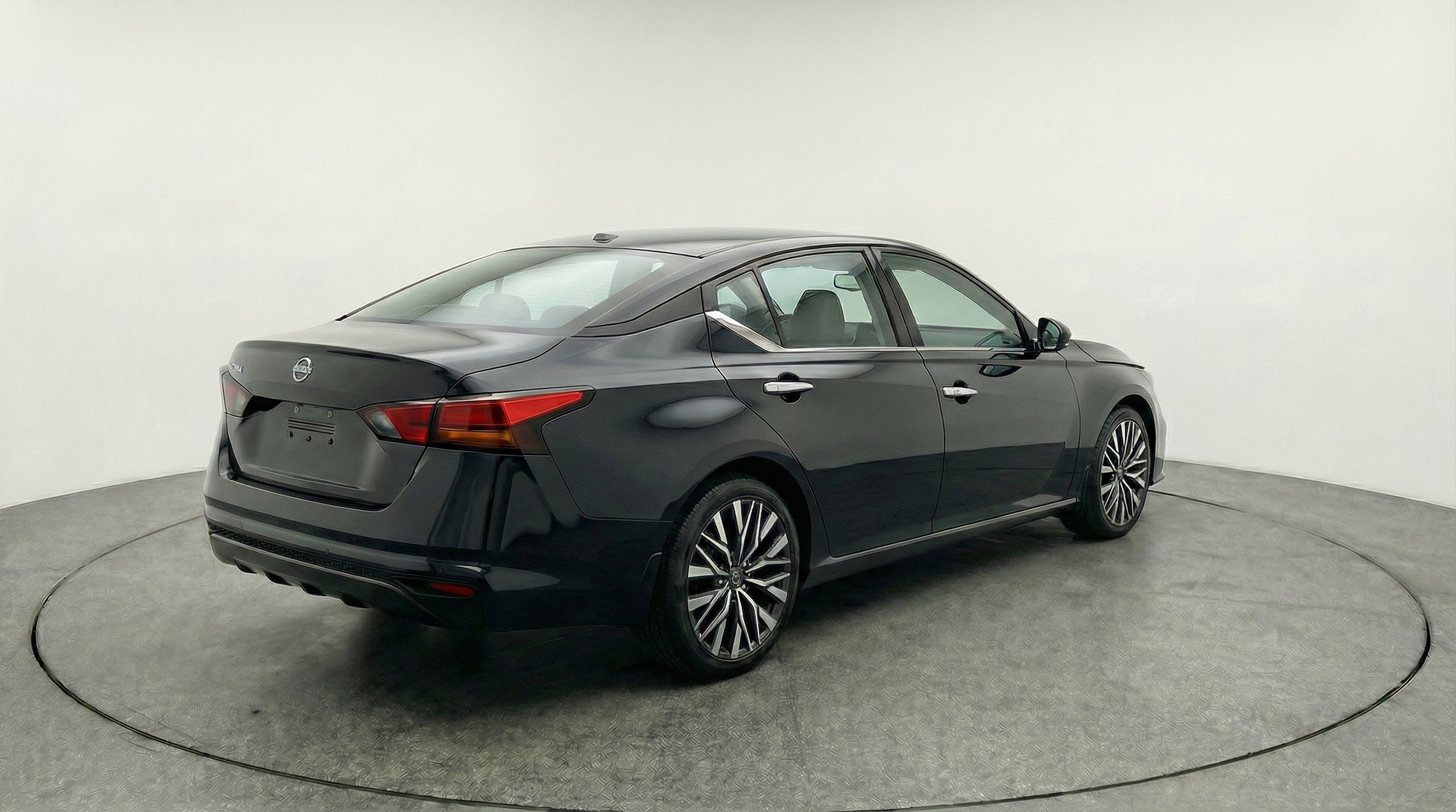Thumbnail: 2025 Nissan Altima - 9