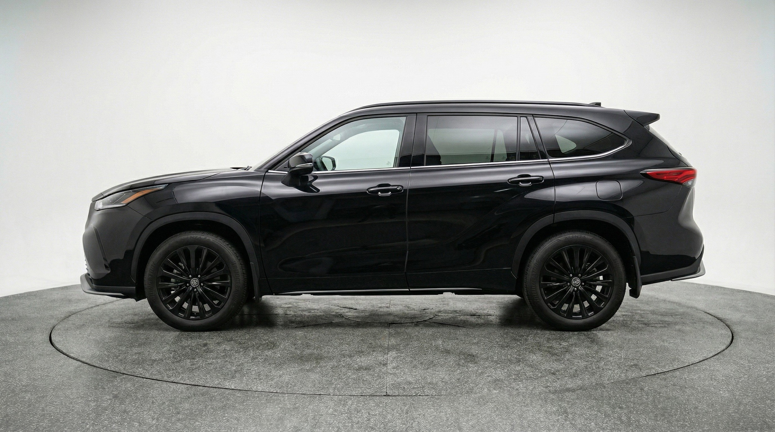 Thumbnail: 2025 Toyota Highlander - 5