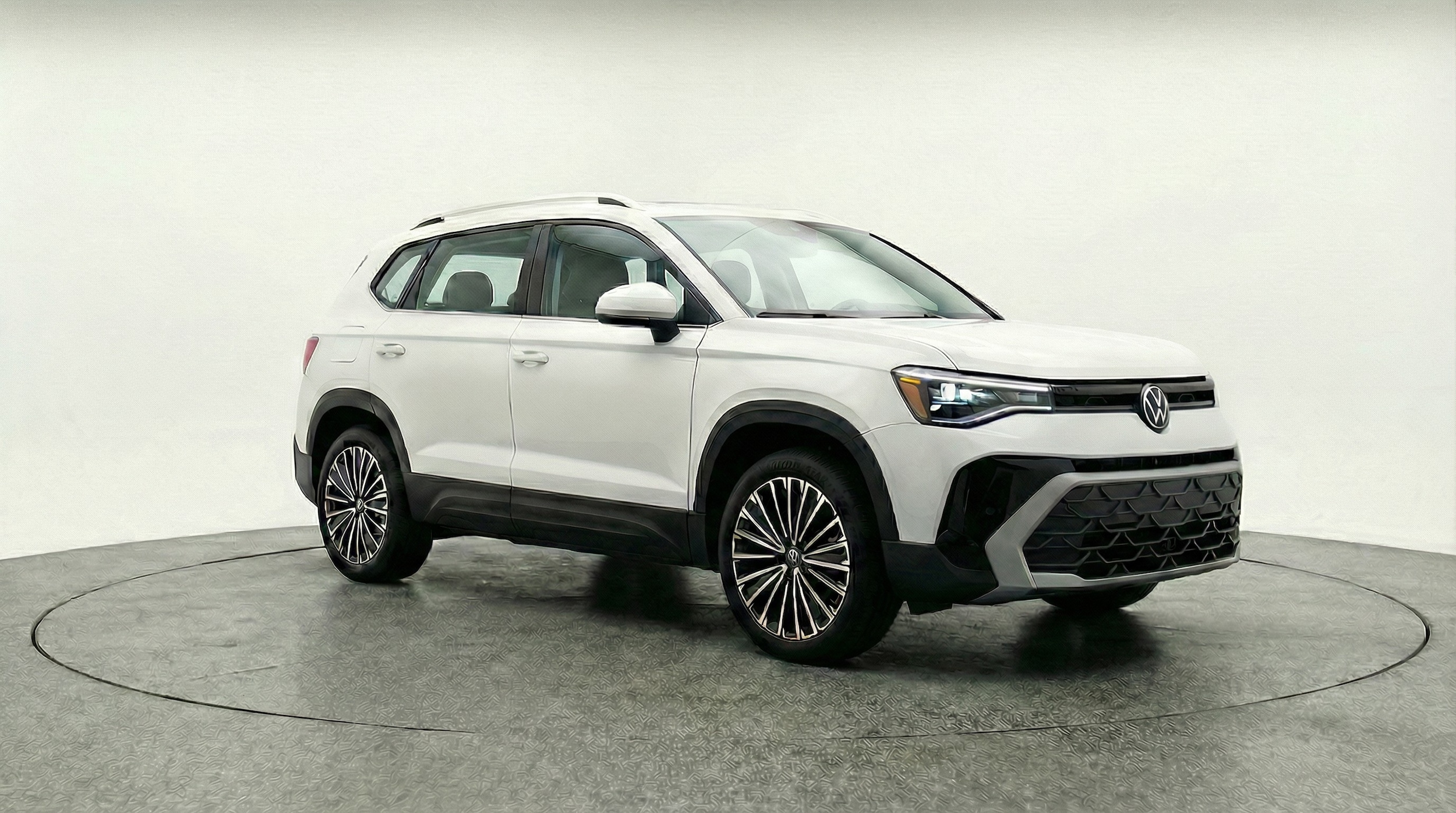 Thumbnail: 2025 Volkswagen Taos - 1