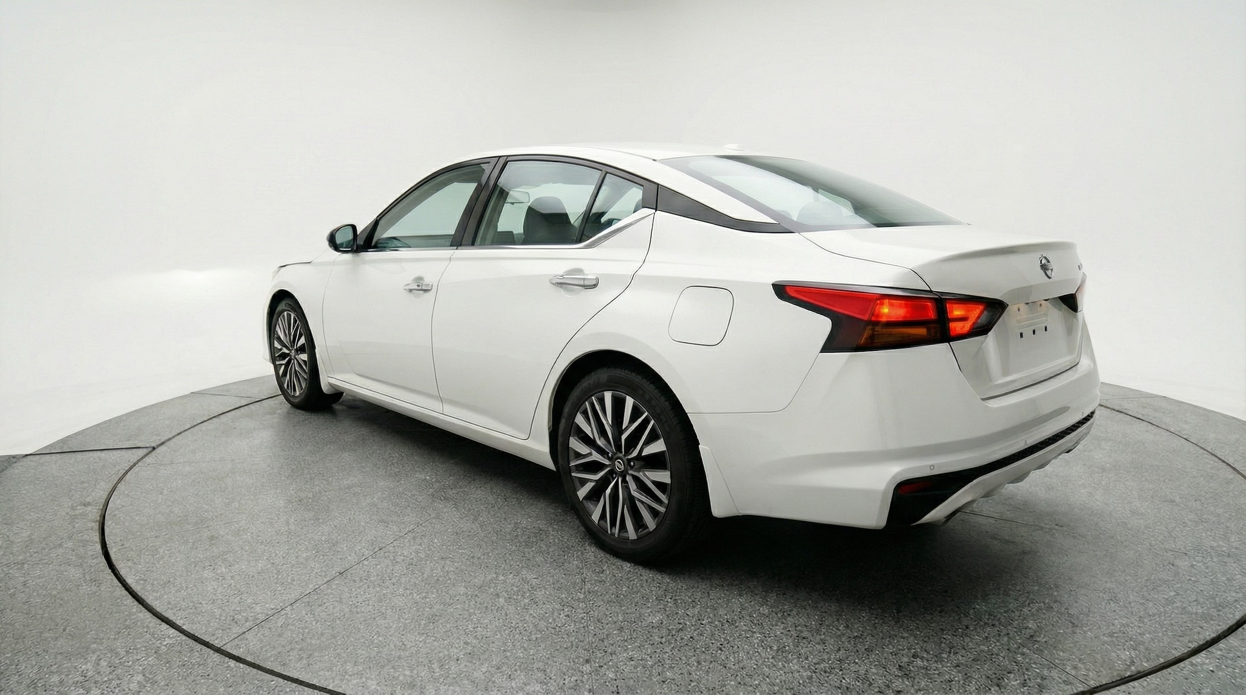 Thumbnail: 2025 Nissan Altima - 5