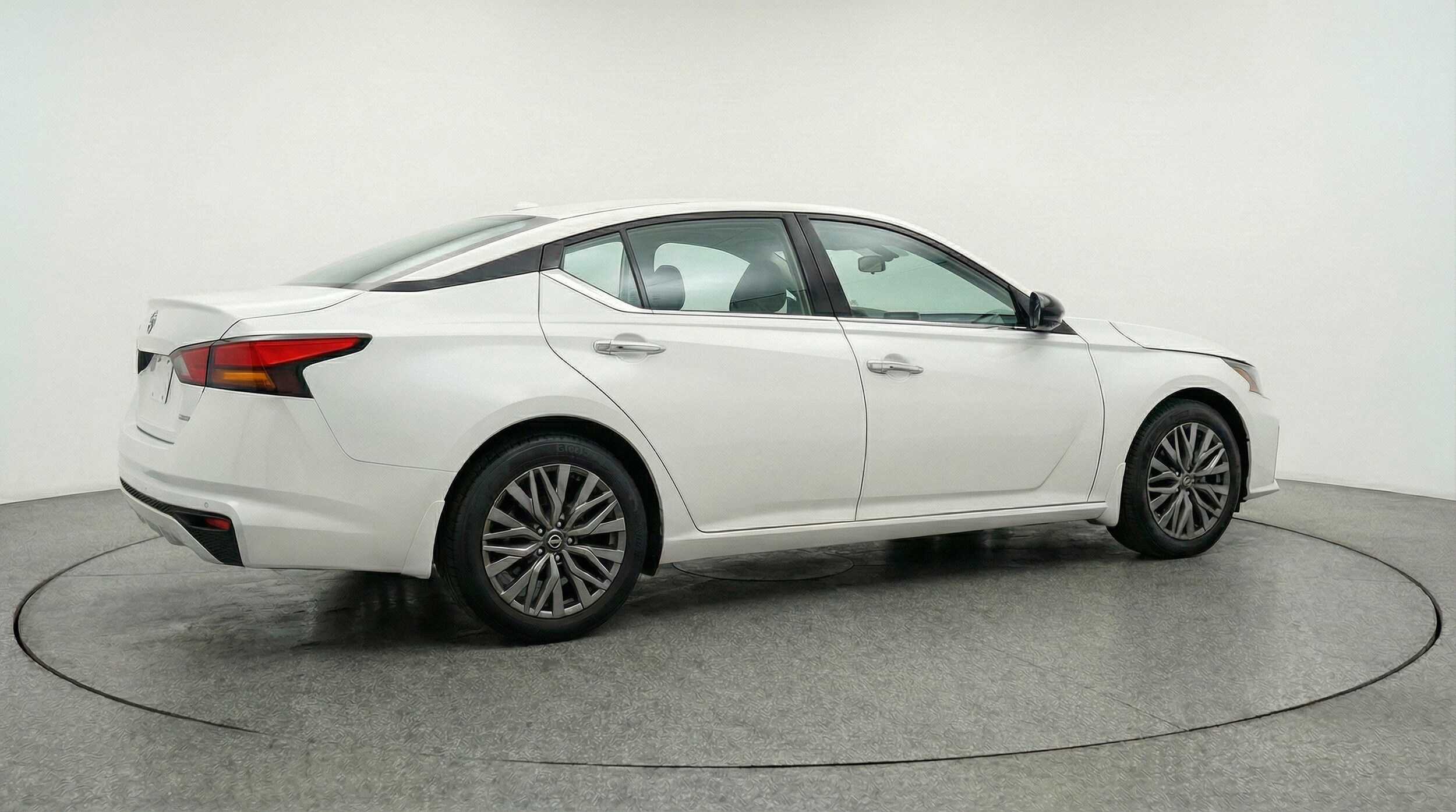 Thumbnail: 2025 Nissan Altima - 9