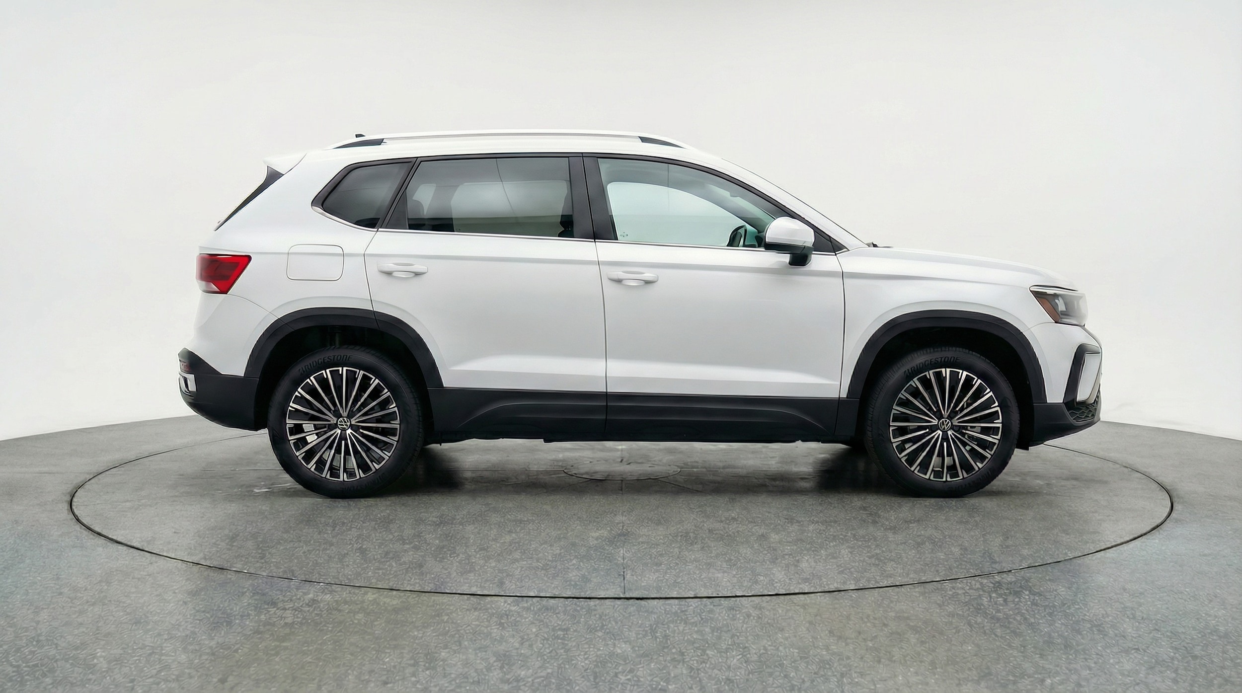 Thumbnail: 2025 Volkswagen Taos - 8