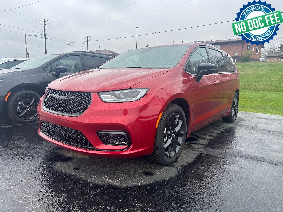 2026 Chrysler Pacifica Select's photo