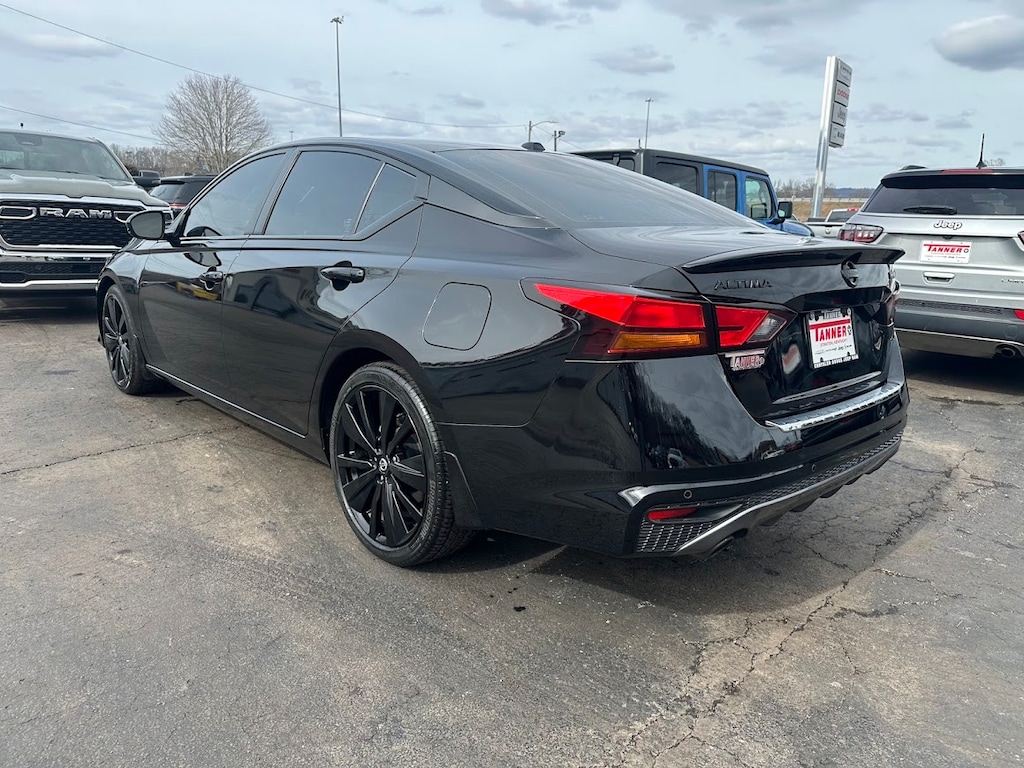 Used 2022 Nissan Altima 2.5 SR Sedan