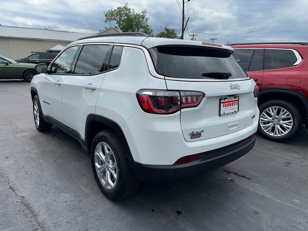 Used 2024 Jeep Compass Latitude SUV
