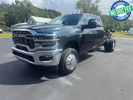 2026 Ram 3500 Chassis Cab TRADESMAN CREW   4X4 60' CA Pickup